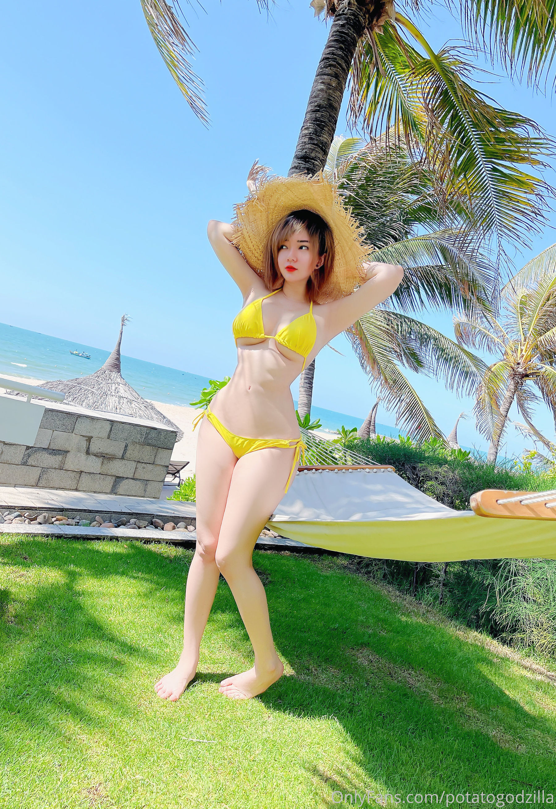 [网红COSER写真] Coser小姐姐Potato Godzilla - Yellow Bikini