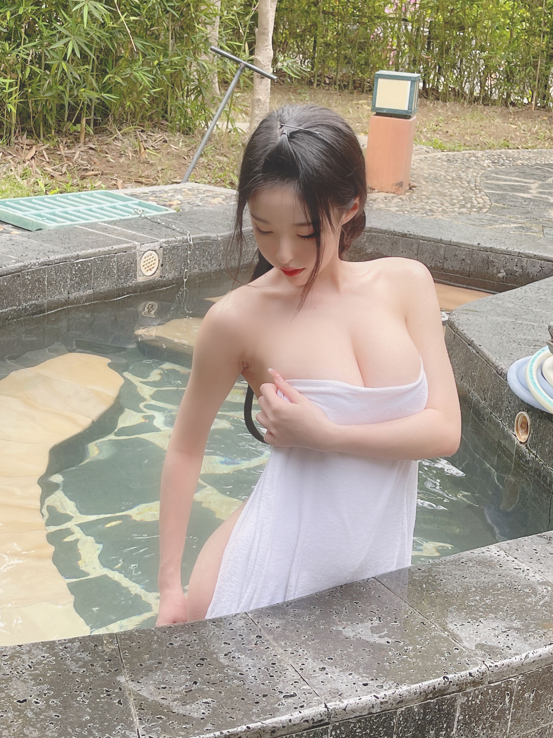 [COS福利] 尤物清水由乃 - 温泉浴巾