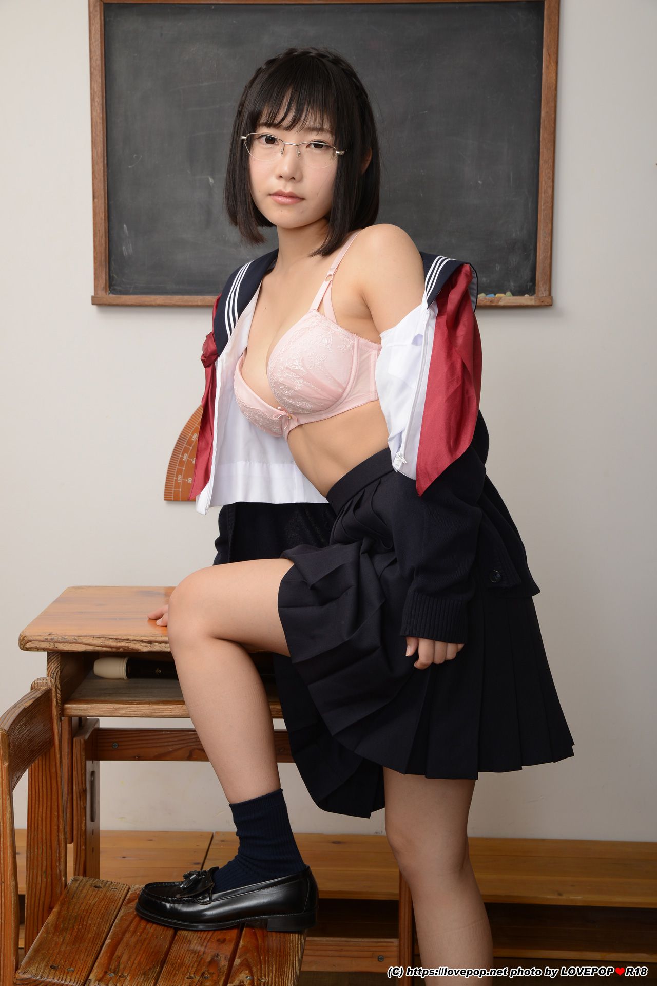 [LOVEPOP] Yui Shirasaka 白坂有以 Photoset 01