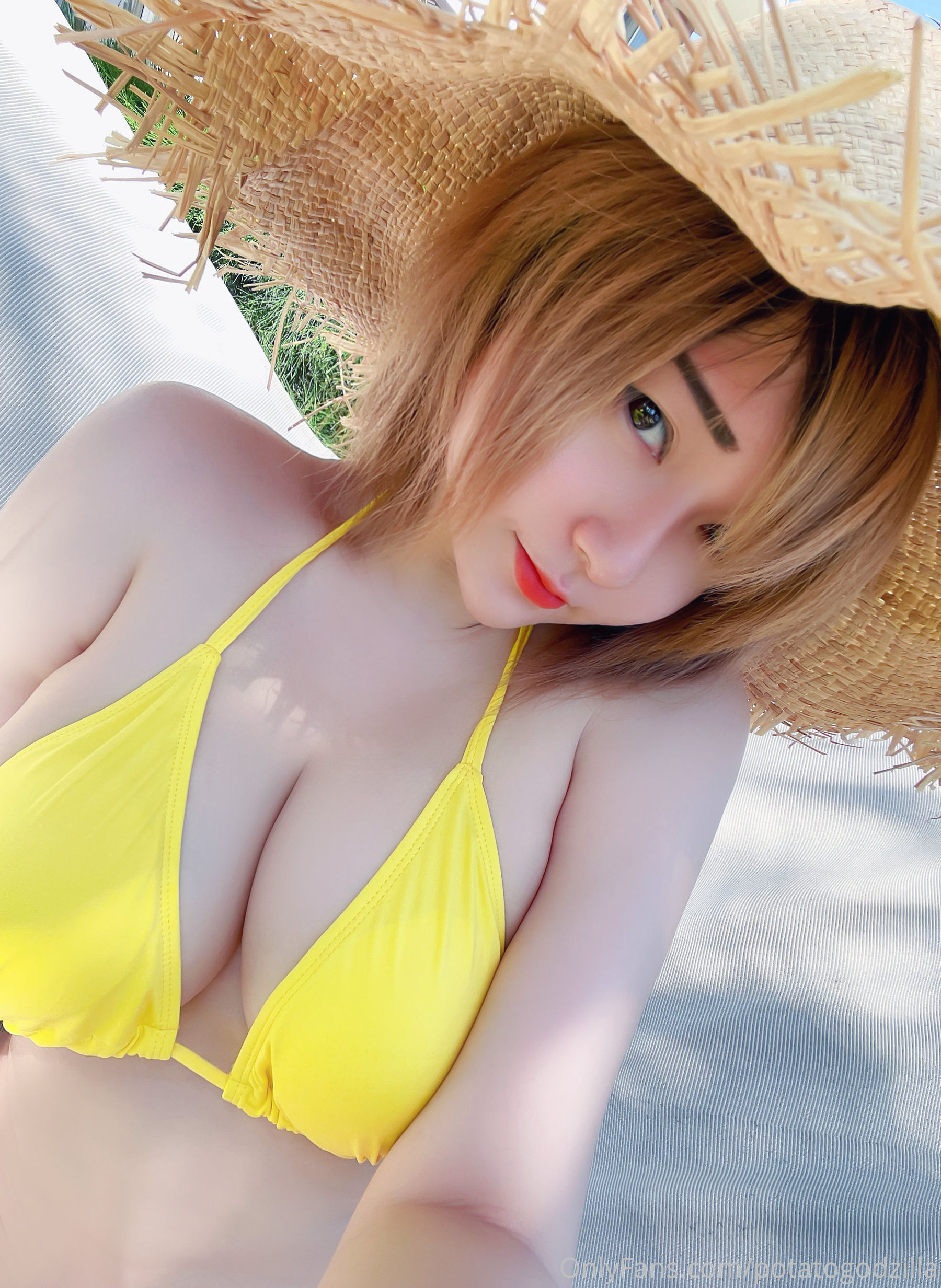 [网红COSER写真] Coser小姐姐Potato Godzilla - Yellow Bikini