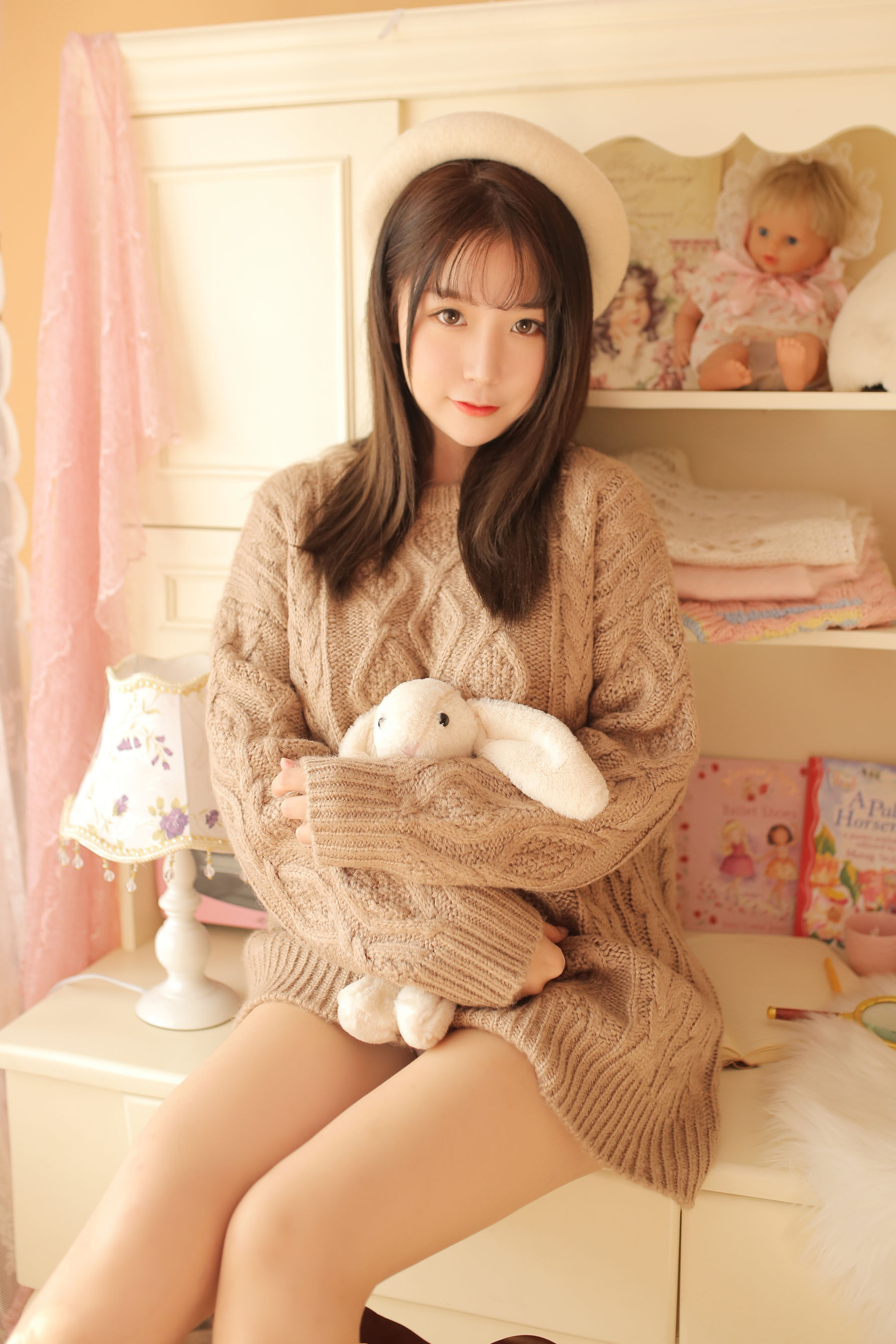[COS福利] 巨乳猫九酱Sakura - 驼色毛衣