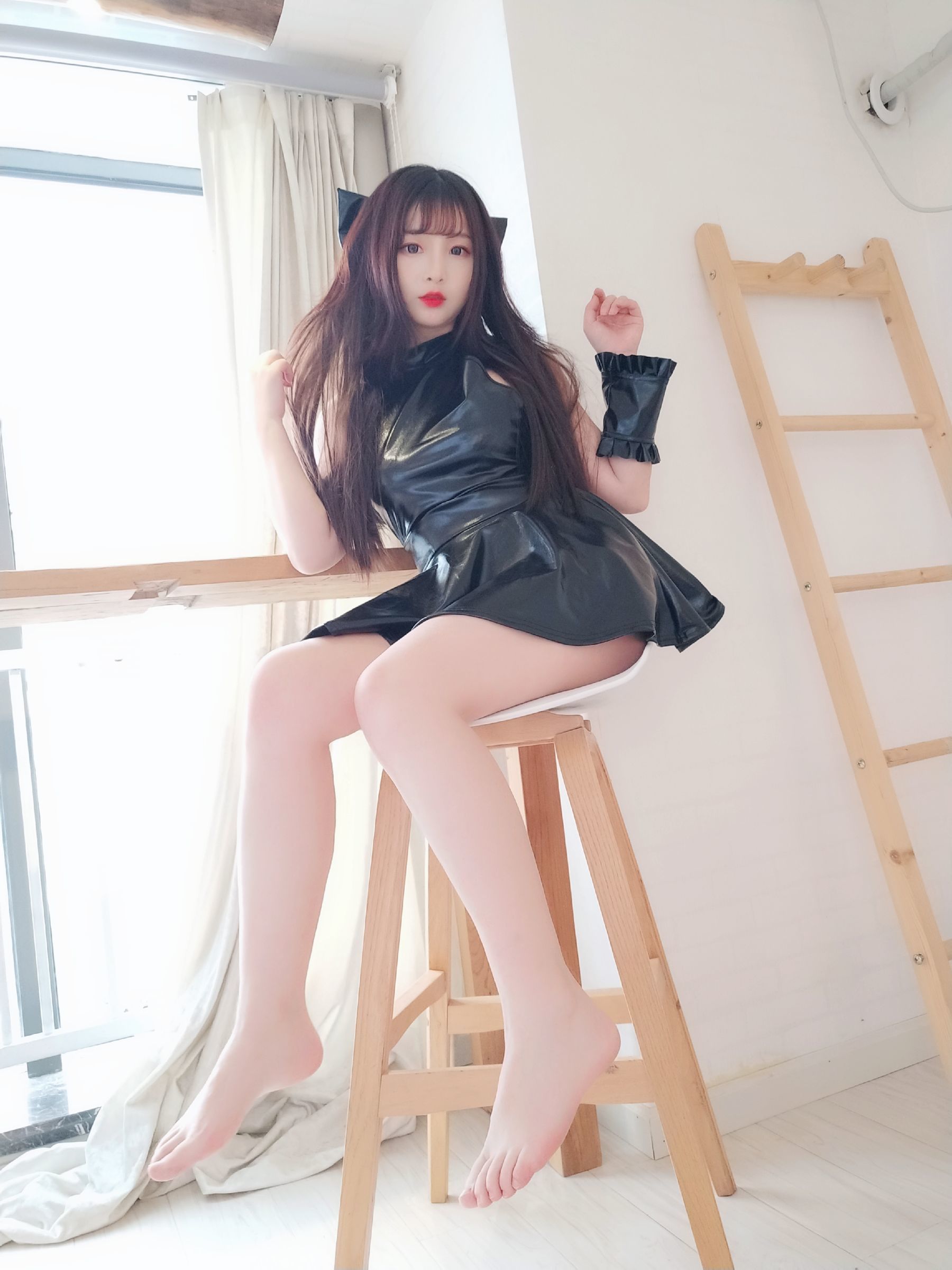 [COS福利] 二次元美女古川kagura - 黑亮连衣裙