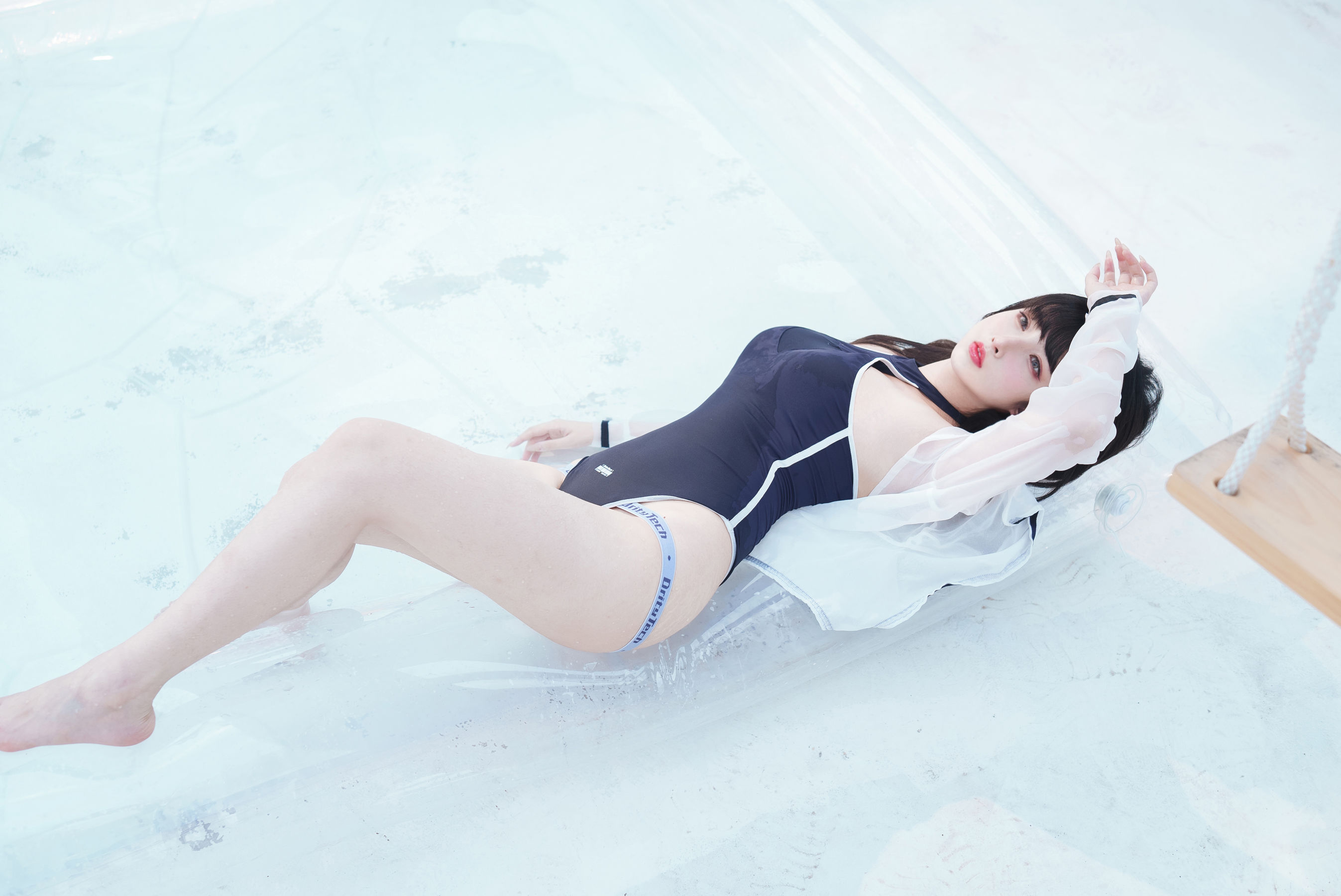 [网红COSER写真] COS福利rioko凉凉子 - 天台竞泳