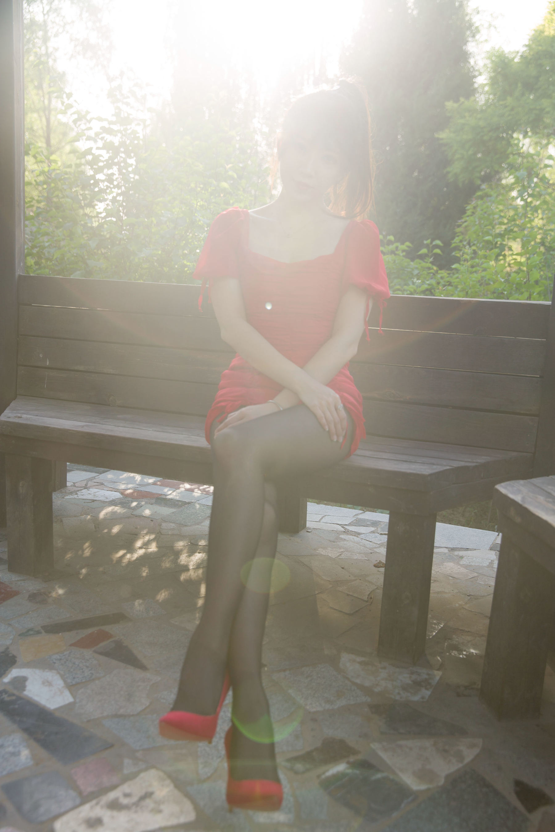 [网红COSER写真] 斗鱼主播小女巫露娜 - 户外小红裙