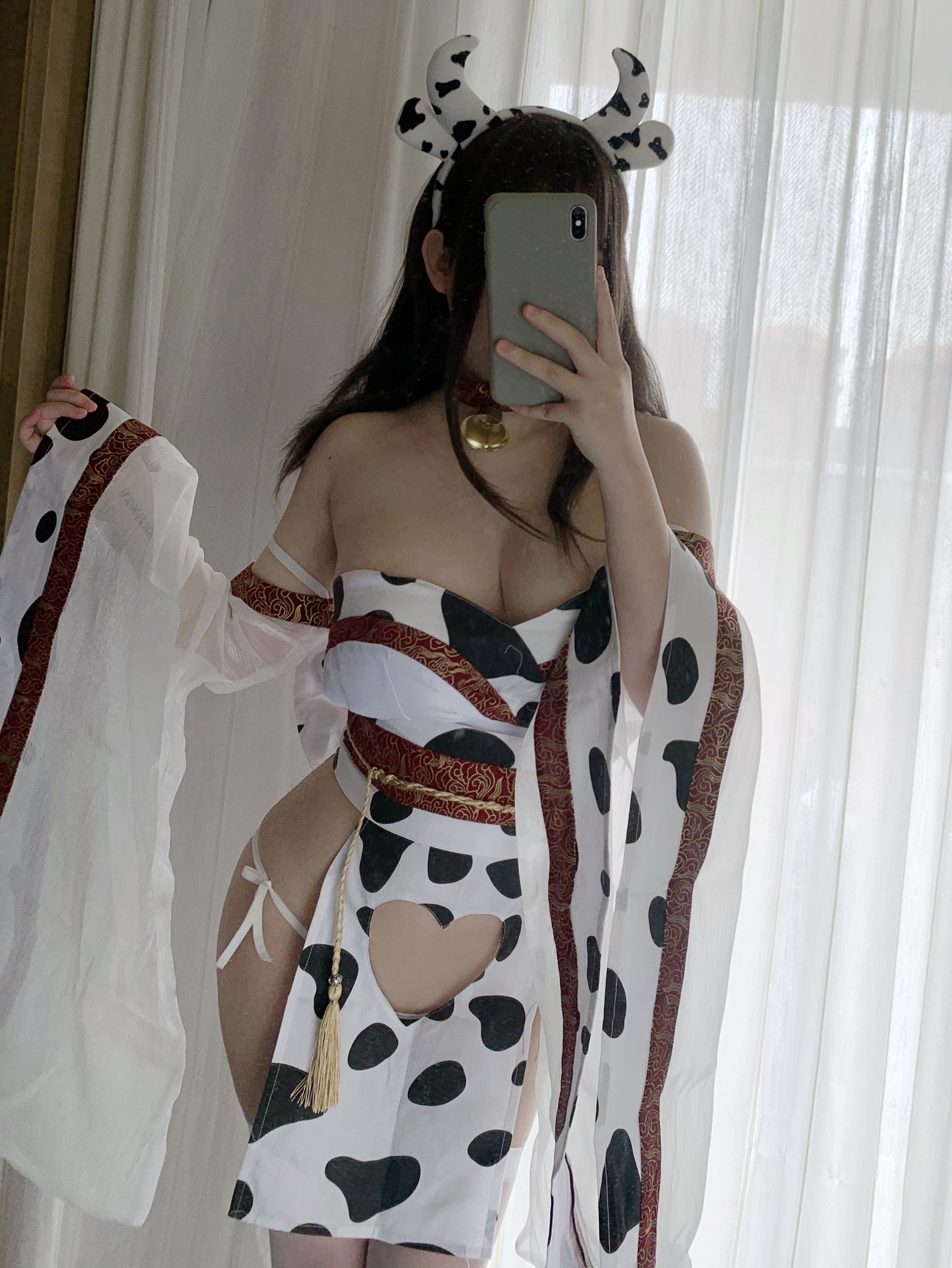 [网红COSER写真] 蜜桃少女是依酱呀 - 牛牛和服