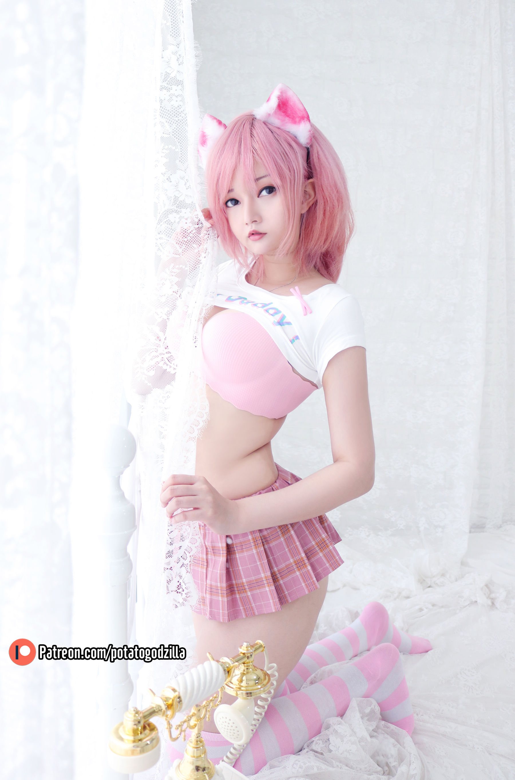 [网红COSER写真] Coser小姐姐Potato Godzilla - Pink Casual