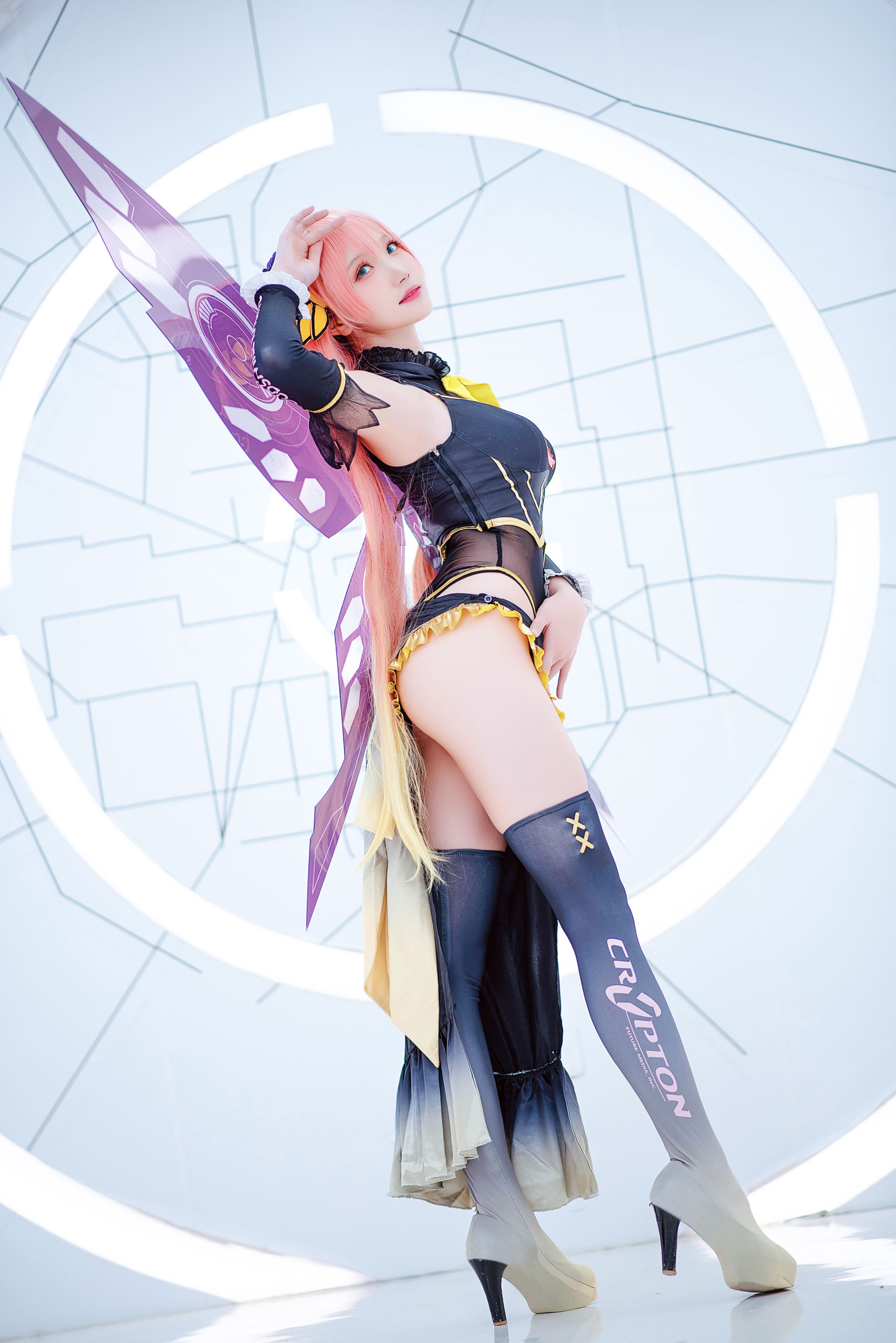 [Cosplay] Coser瓜希酱福利 - LUKA 赛车