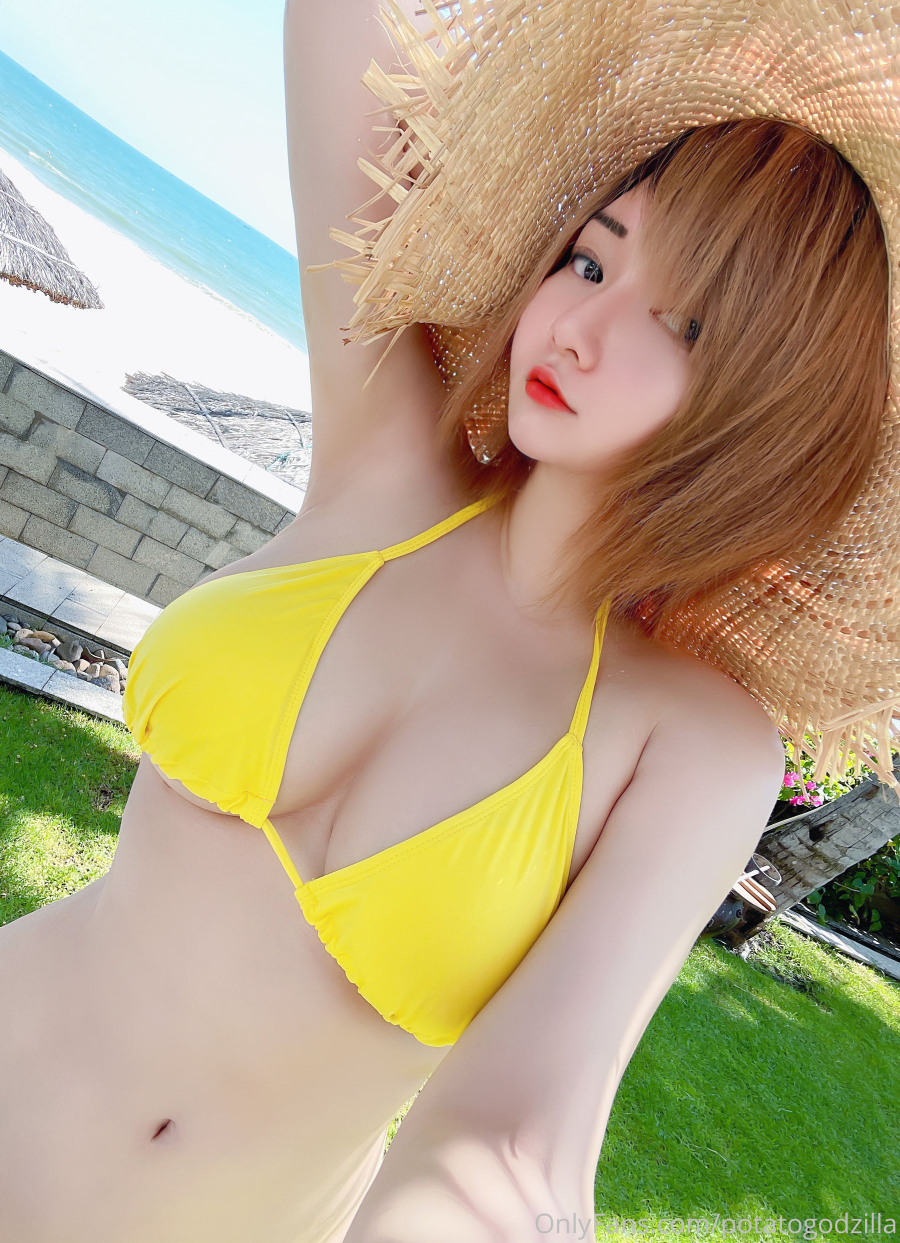 [网红COSER写真] Coser小姐姐Potato Godzilla - Yellow Bikini