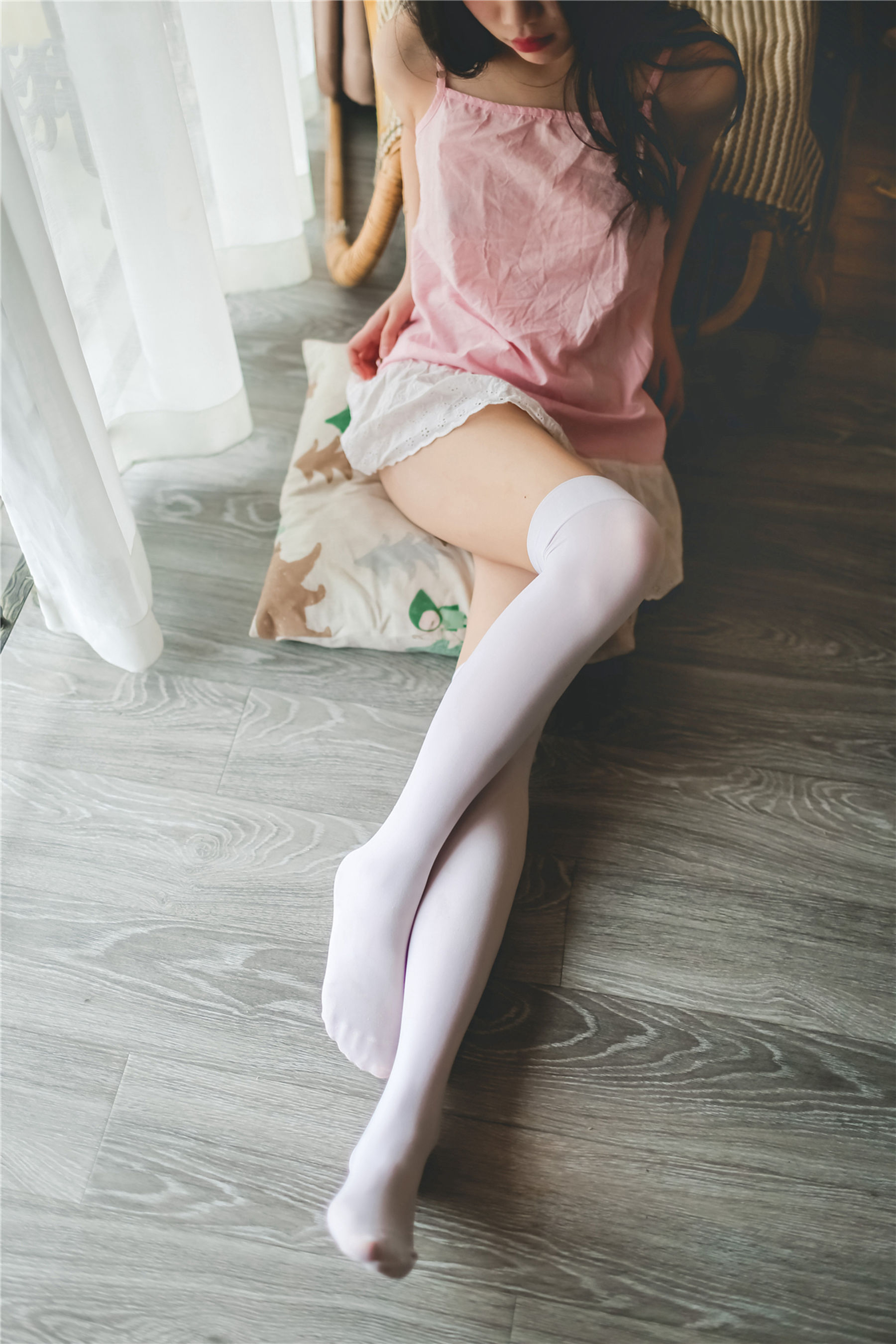[风之领域] NO.110 粉红小吊带裙白丝