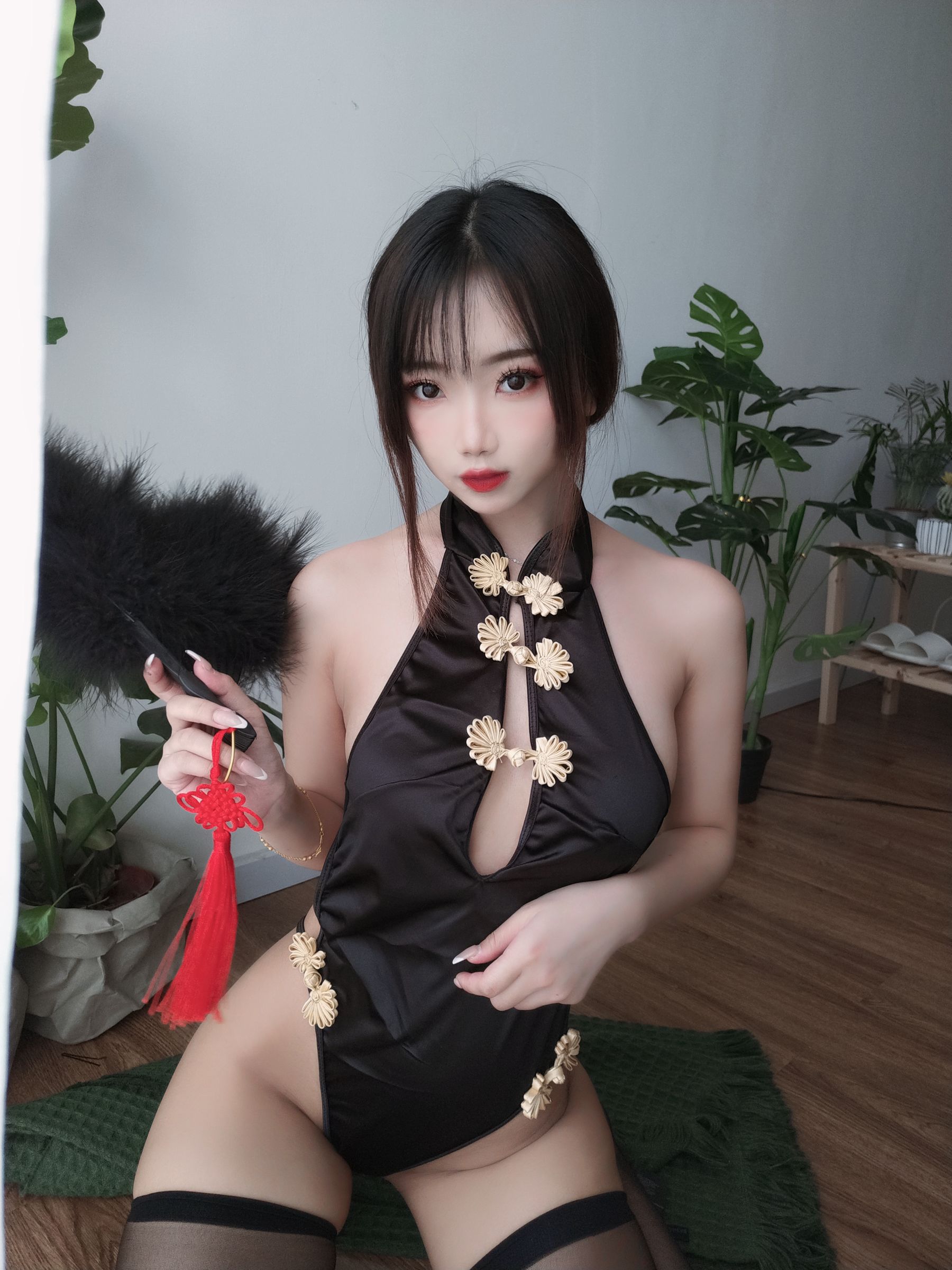 [Cosplay写真] 白嫩美少女鬼畜瑶 - 黑色短款旗袍