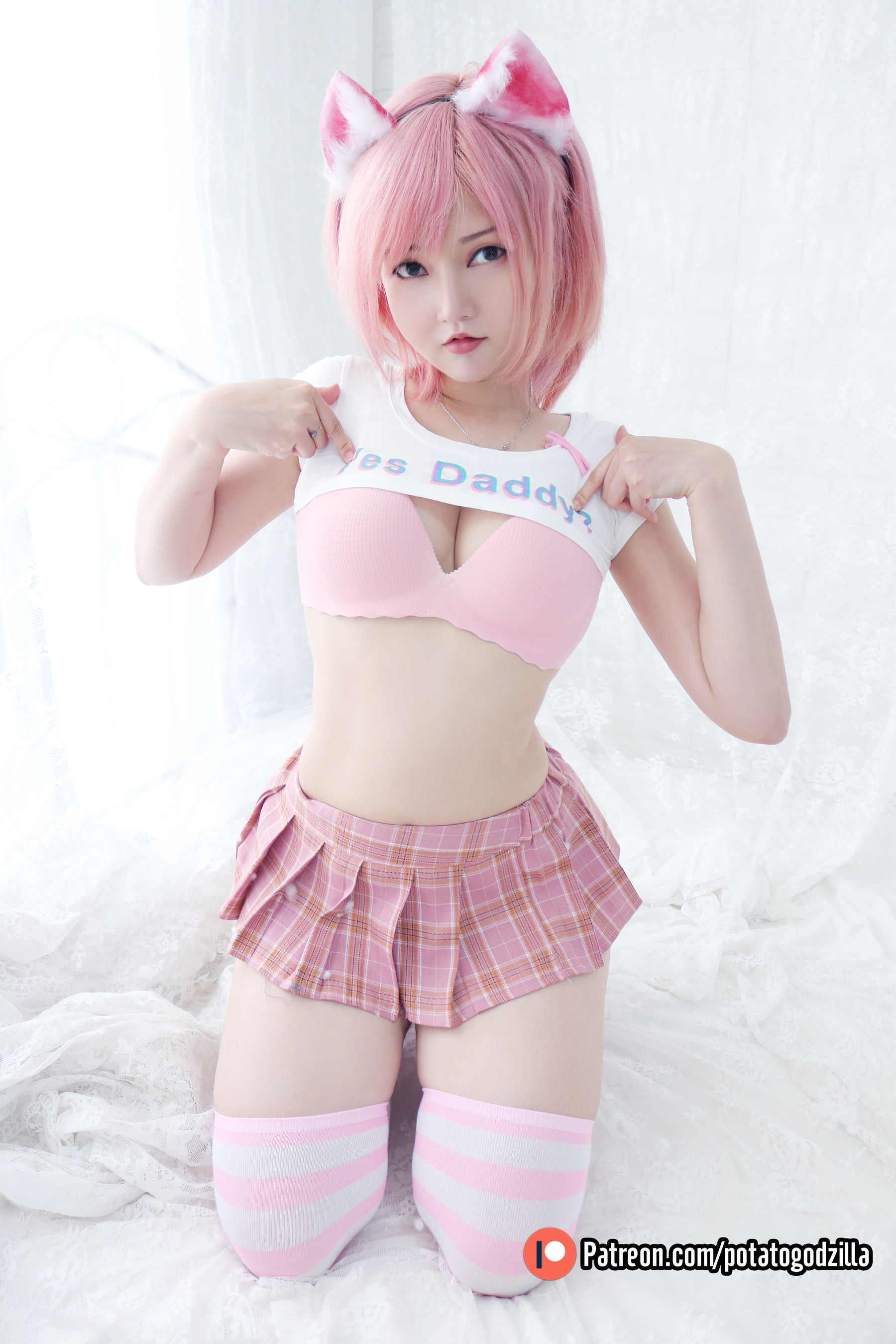 [网红COSER写真] Coser小姐姐Potato Godzilla - Pink Casual