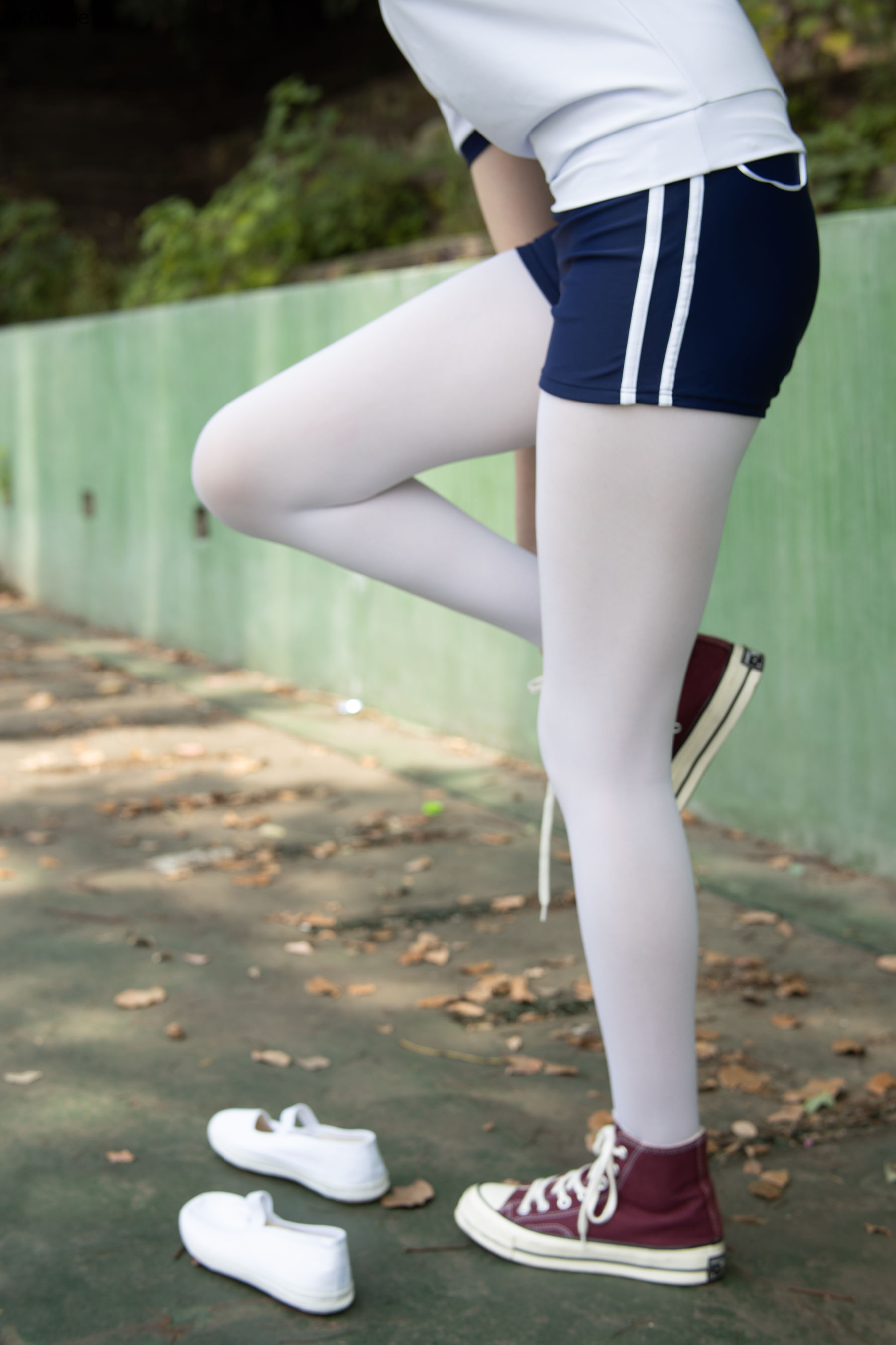 [森萝财团] Aika 80D白丝外景体操服