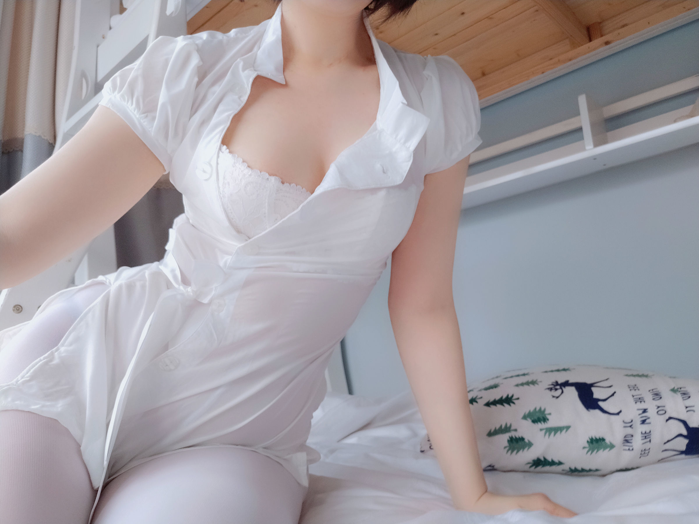 [萝莉COS] 白银 - 白丝小护士