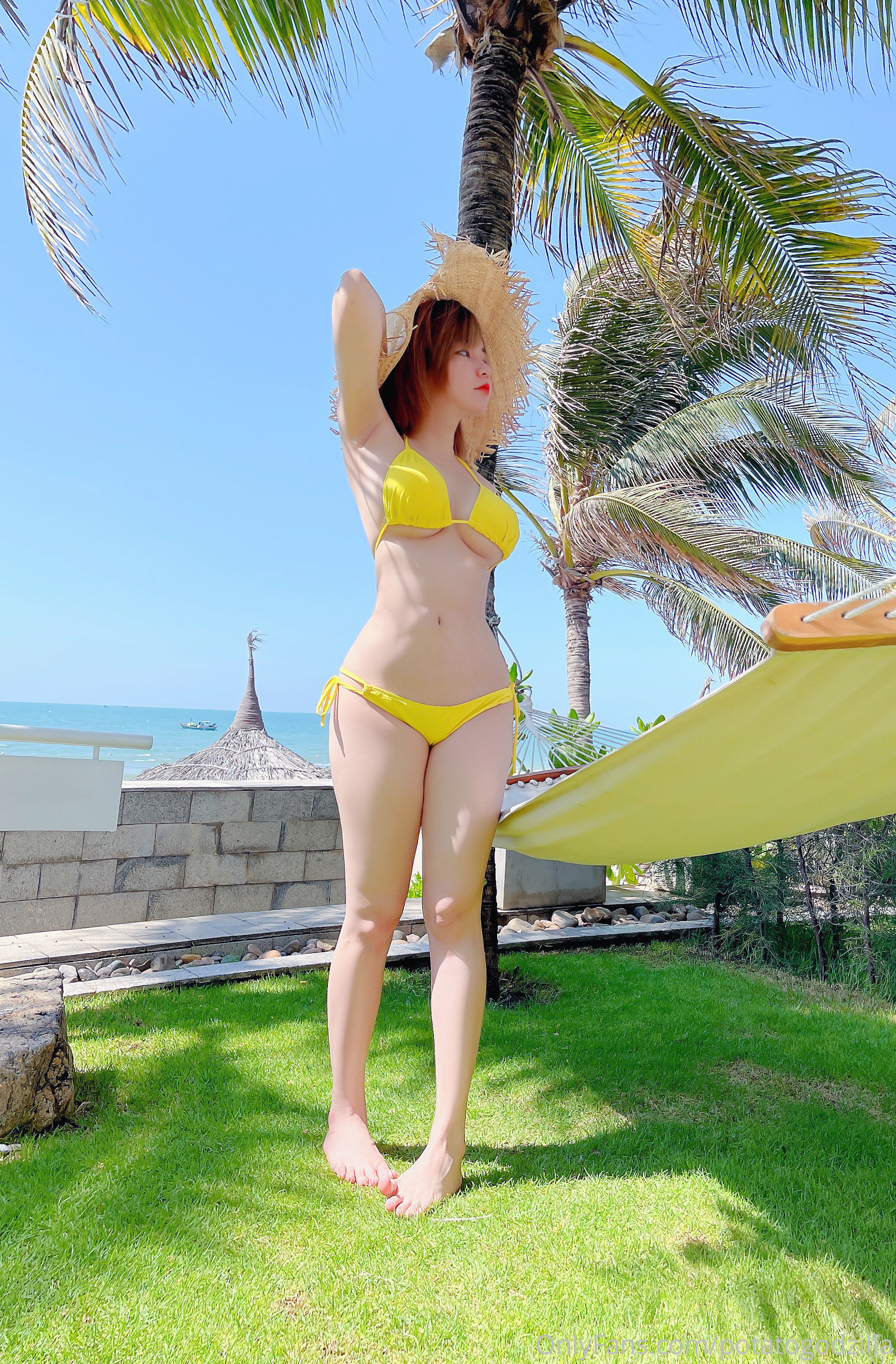 [网红COSER写真] Coser小姐姐Potato Godzilla - Yellow Bikini