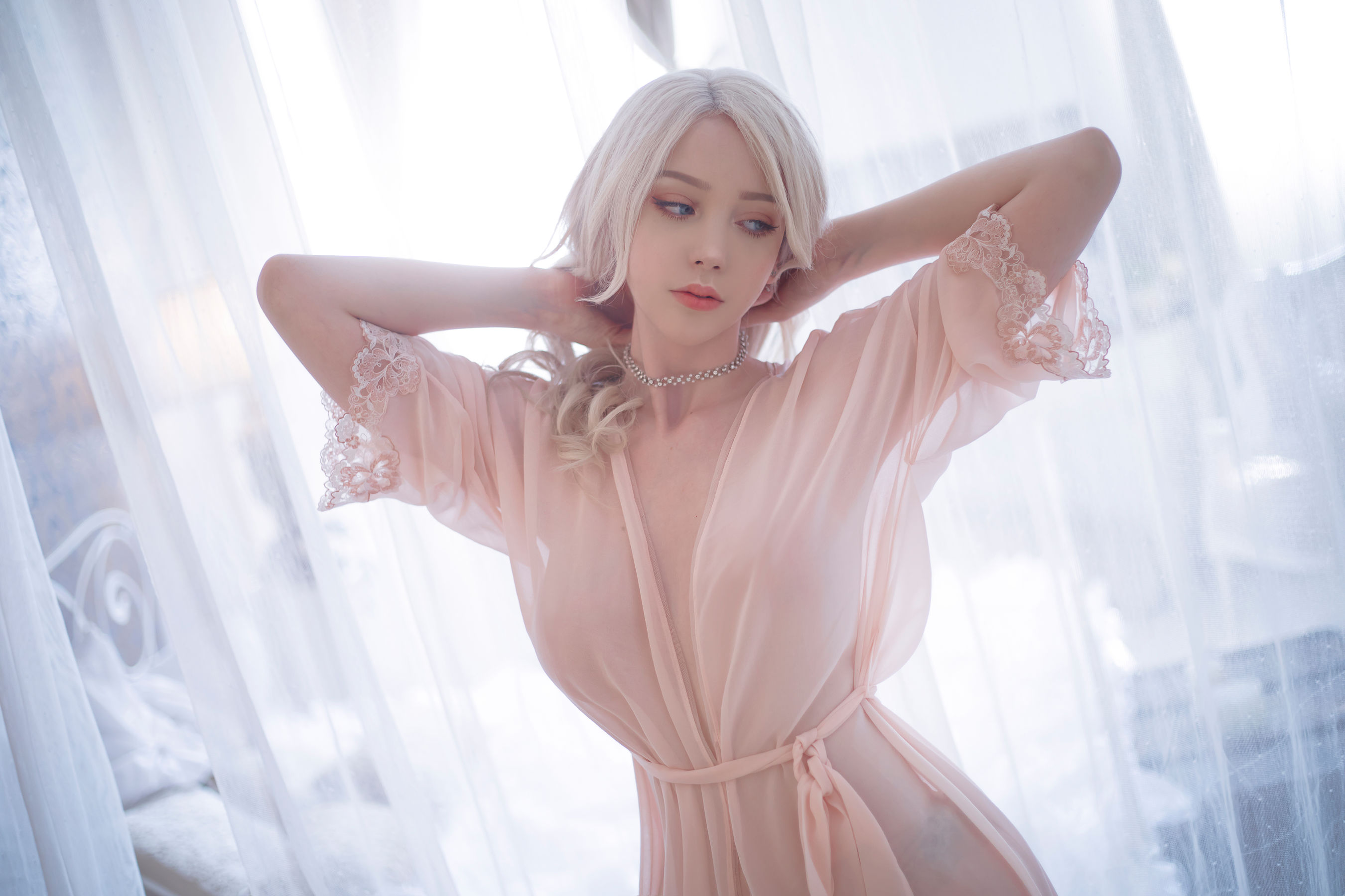 [COS福利] 国外美女SayaTheFox - 粉色套裝