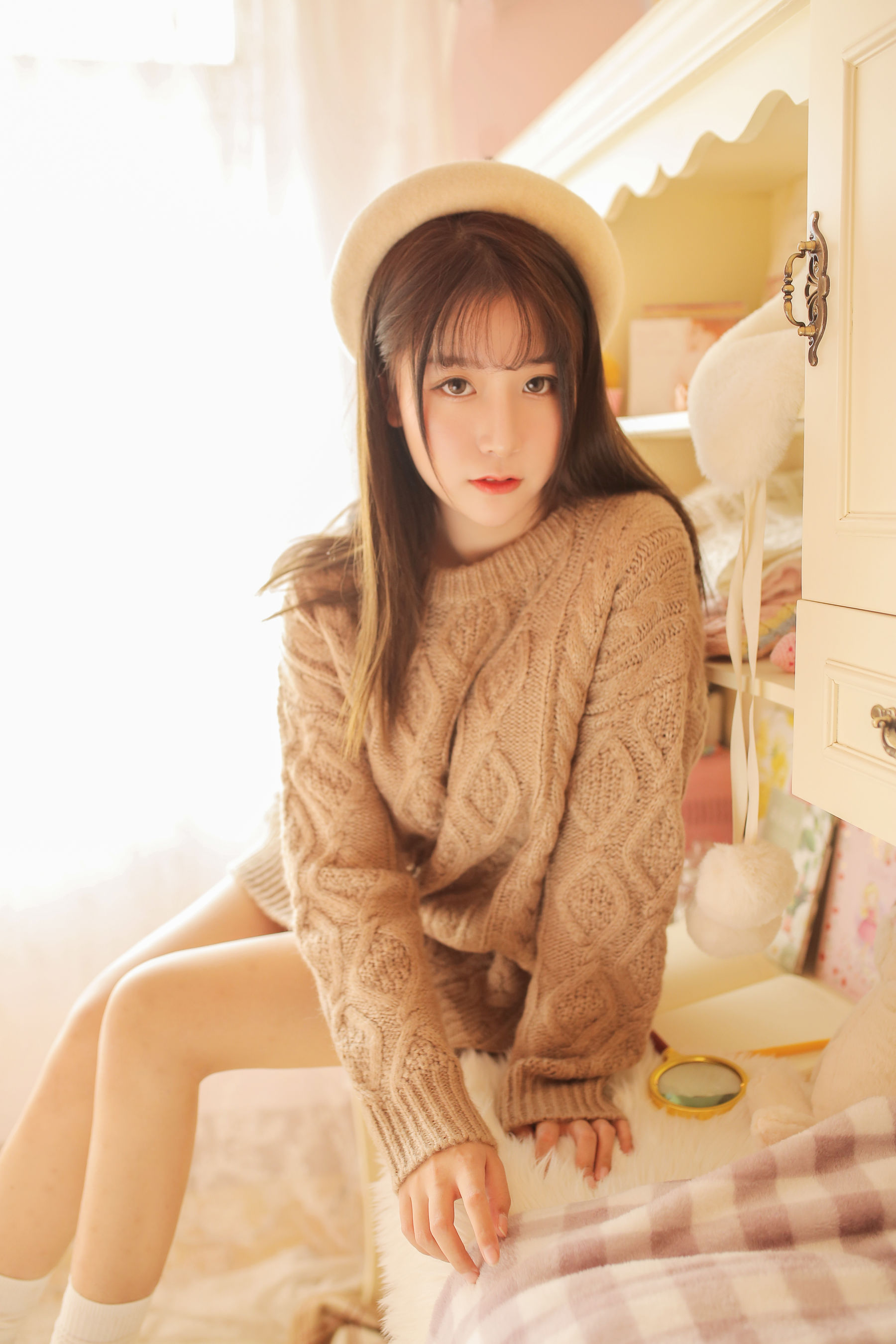 [COS福利] 巨乳猫九酱Sakura - 驼色毛衣