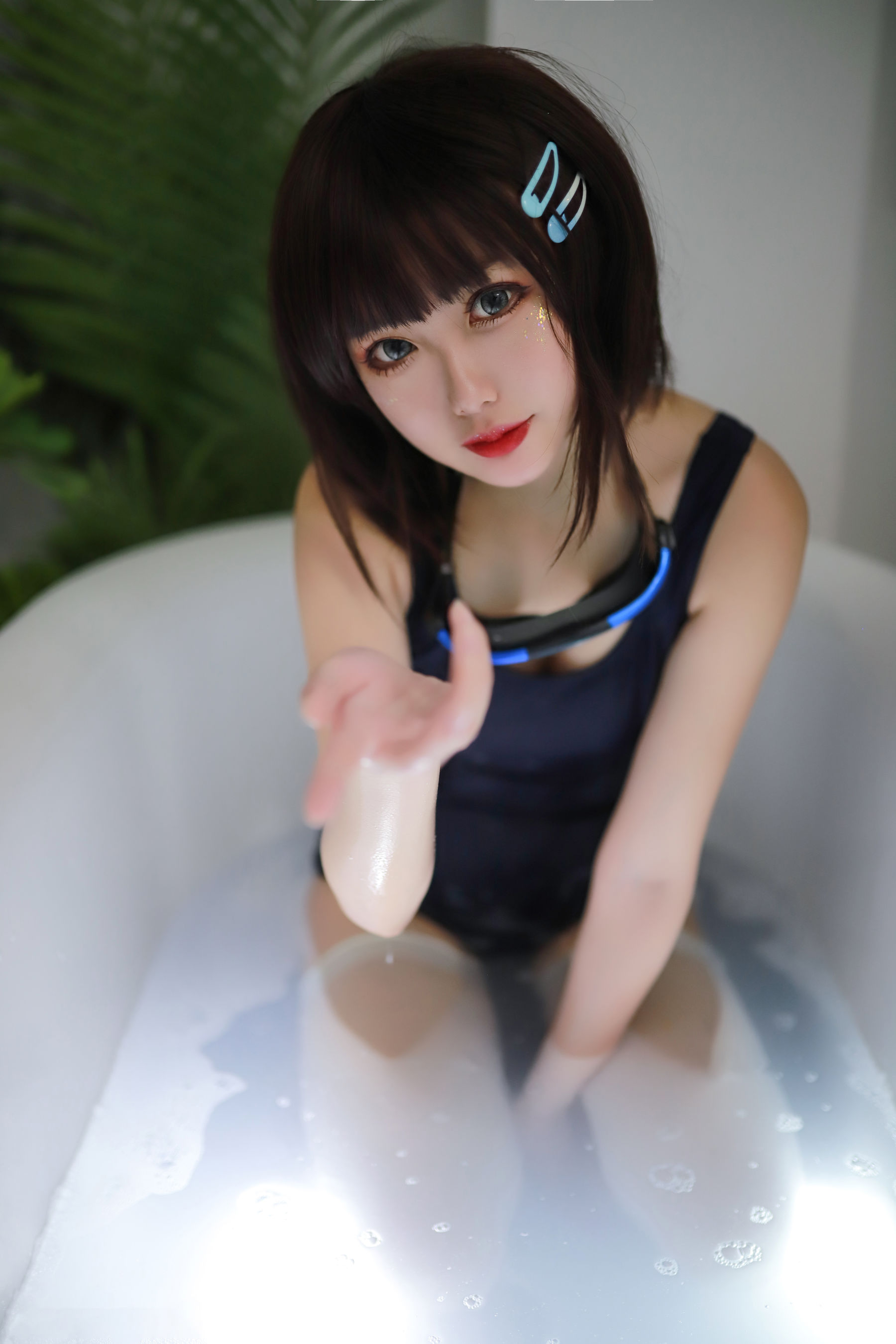 [Cosplay写真] 动漫博主您的蛋蛋 - 夏日泳装 浴缸