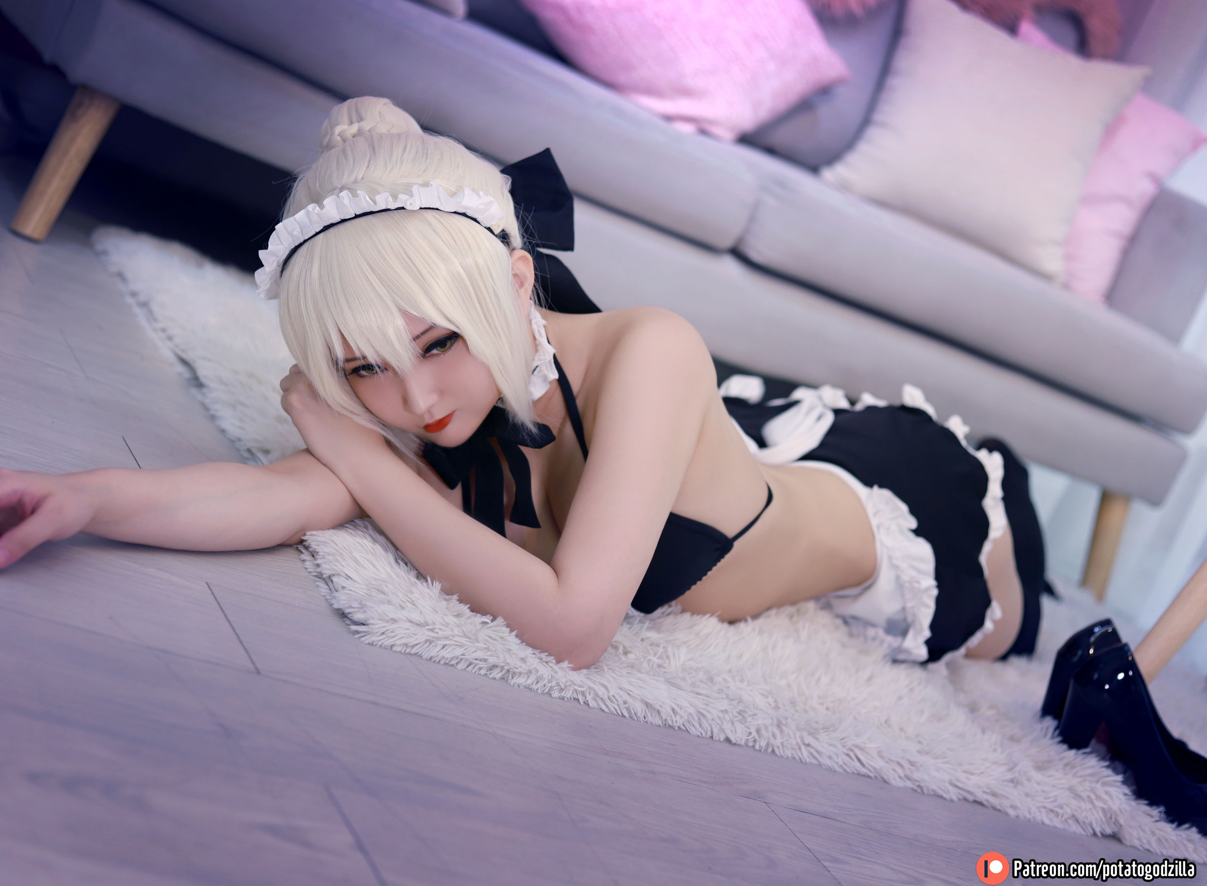 [网红COSER写真] Coser小姐姐Potato Godzilla - Saber Alter Maid