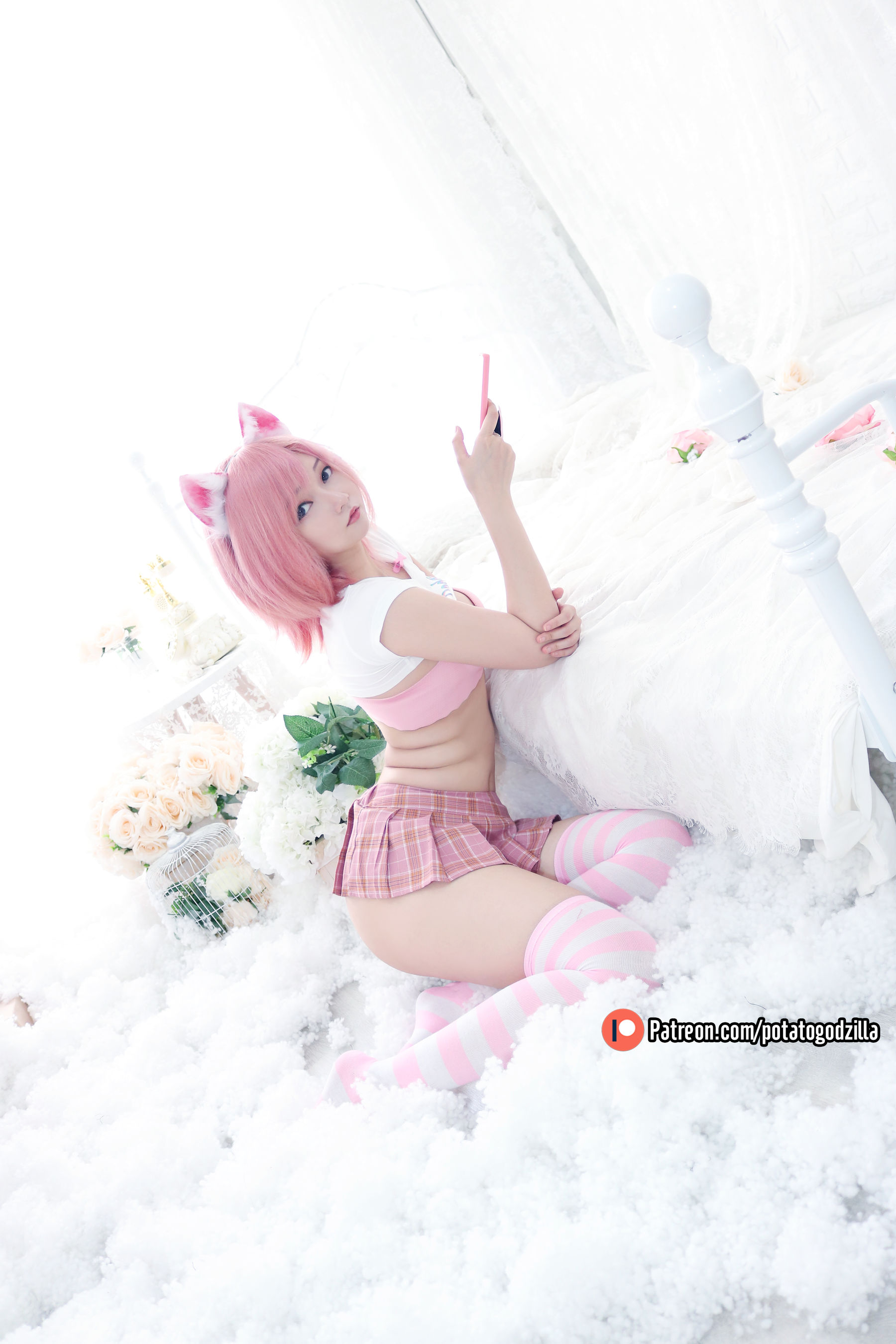 [网红COSER写真] Coser小姐姐Potato Godzilla - Pink Casual