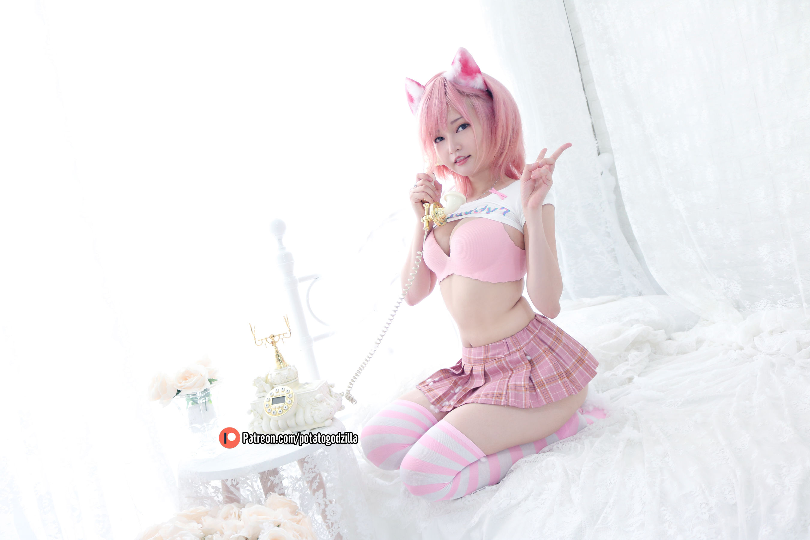 [网红COSER写真] Coser小姐姐Potato Godzilla - Pink Casual