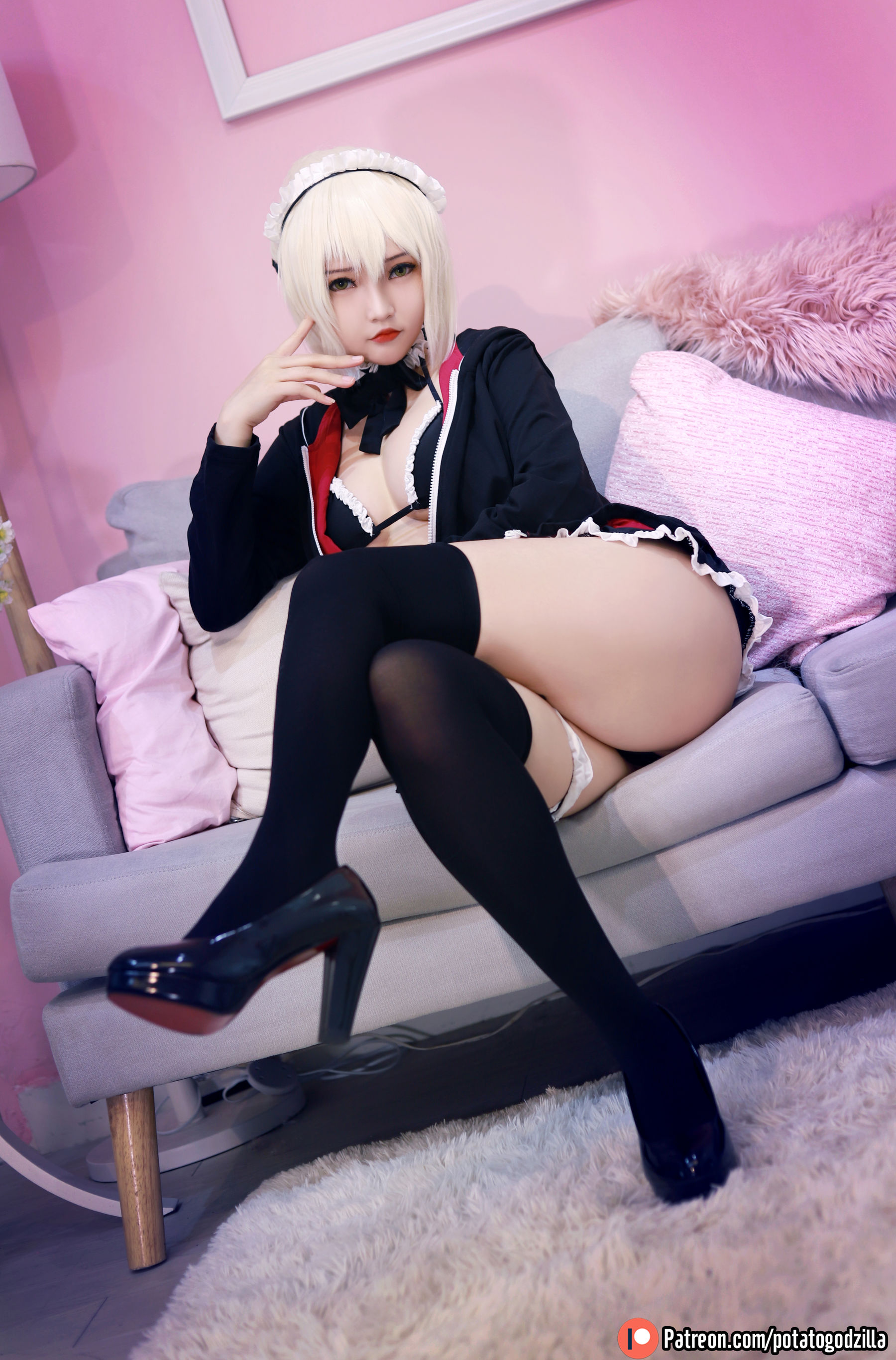 [网红COSER写真] Coser小姐姐Potato Godzilla - Saber Alter Maid