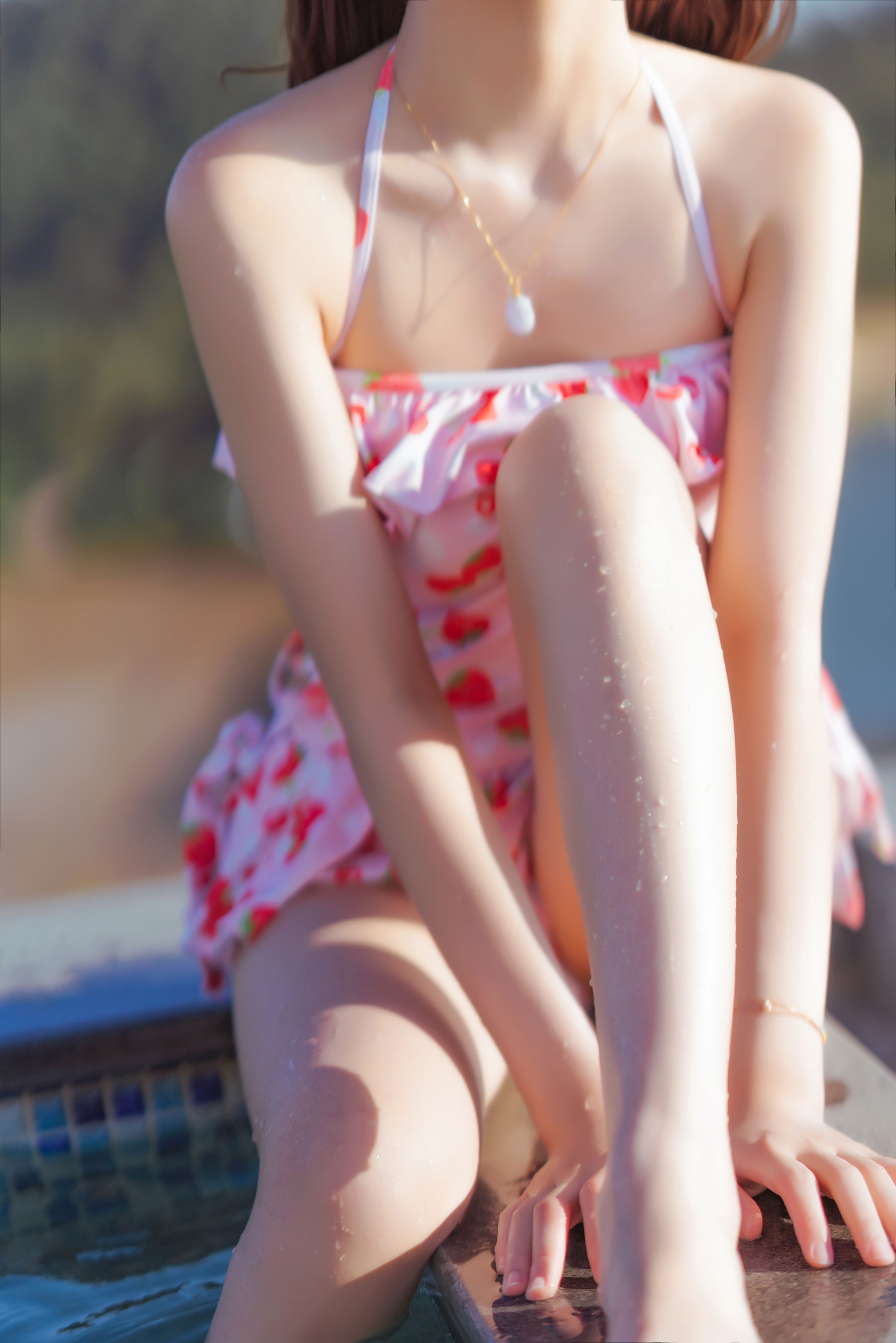 [COS福利] 桜桃喵 - 甜甜之草莓泳衣