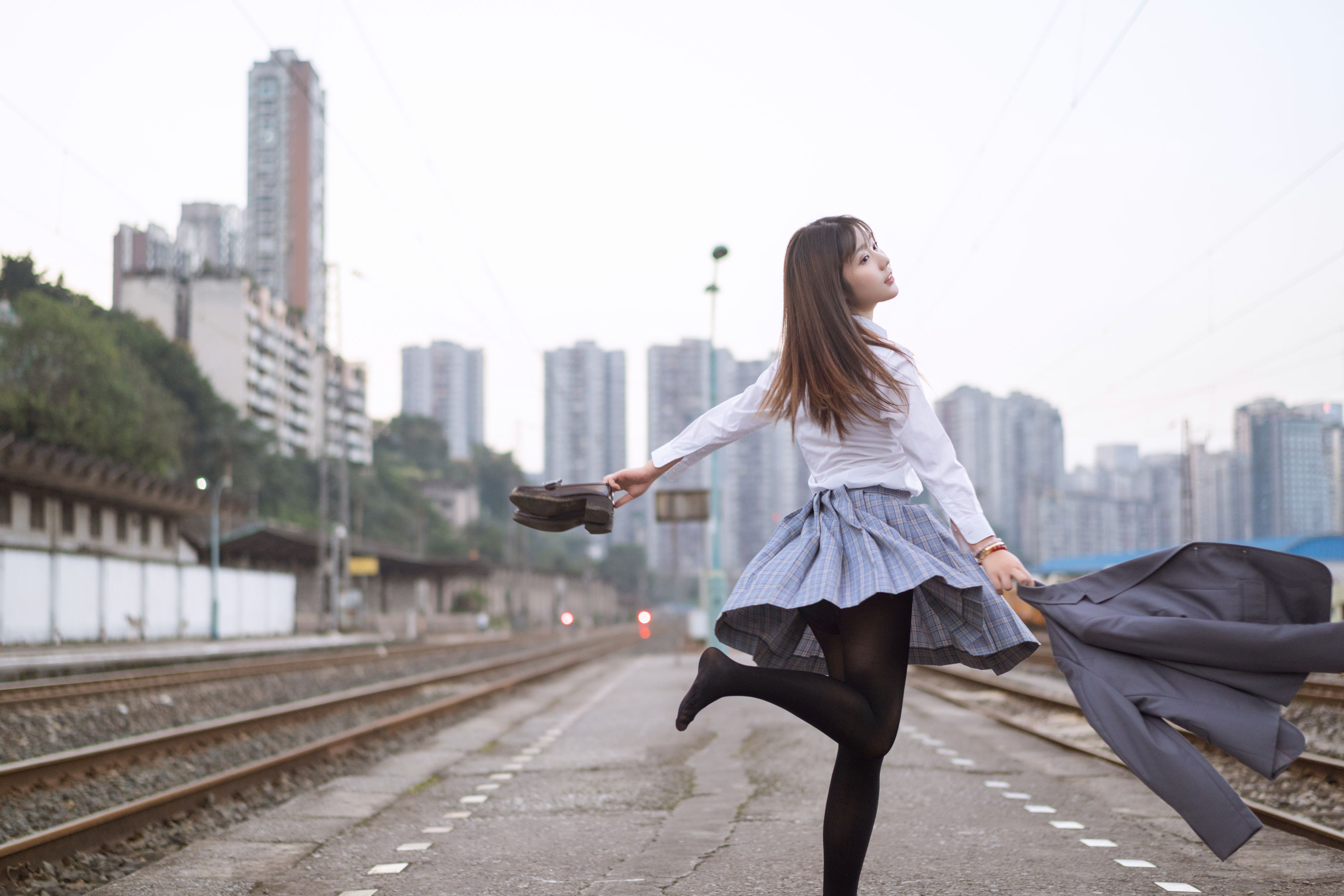 微博福利姬镜酱 私奔之制服