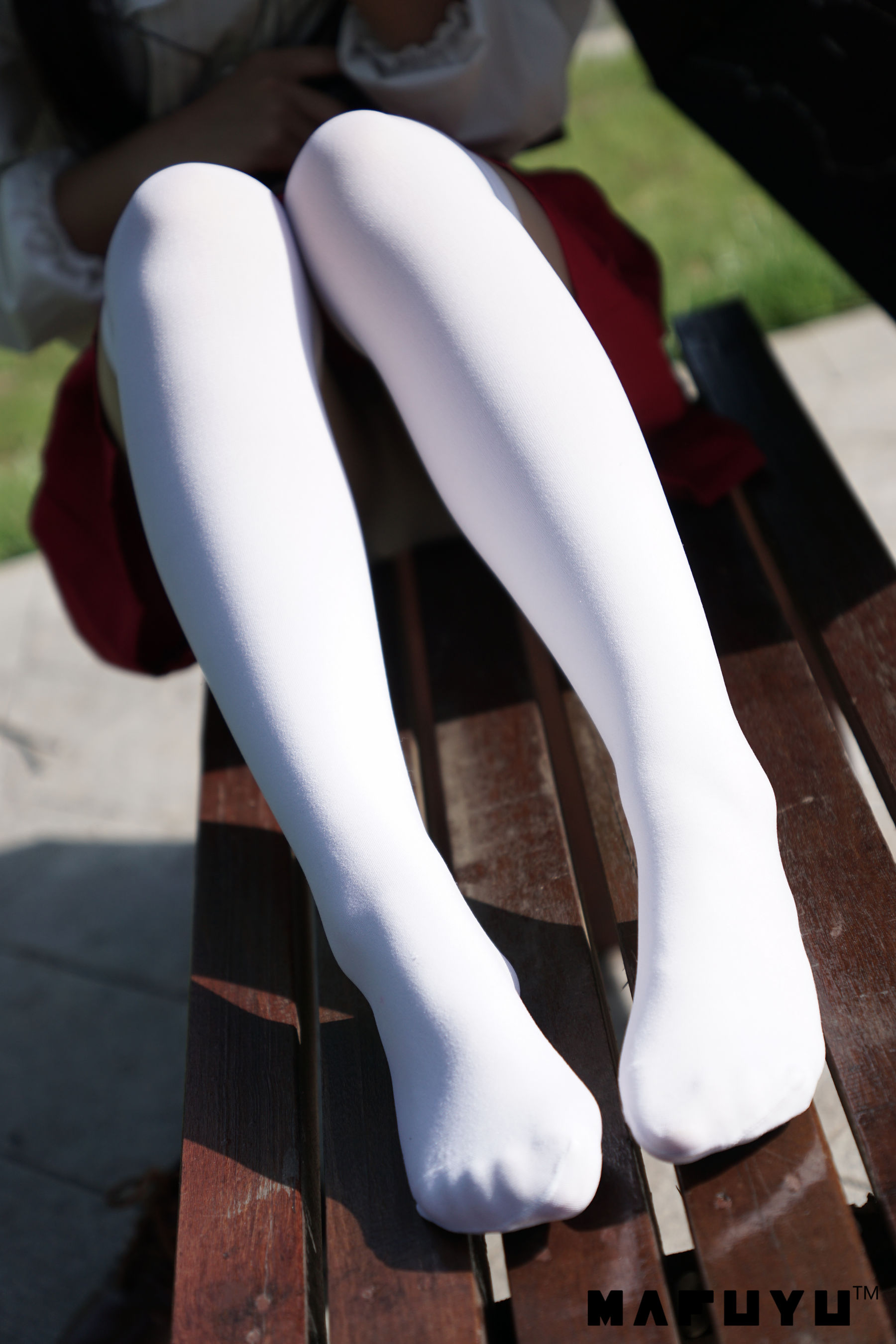 [萝莉COS] 神楽板真冬 少女と自然と白い靴下系列套图