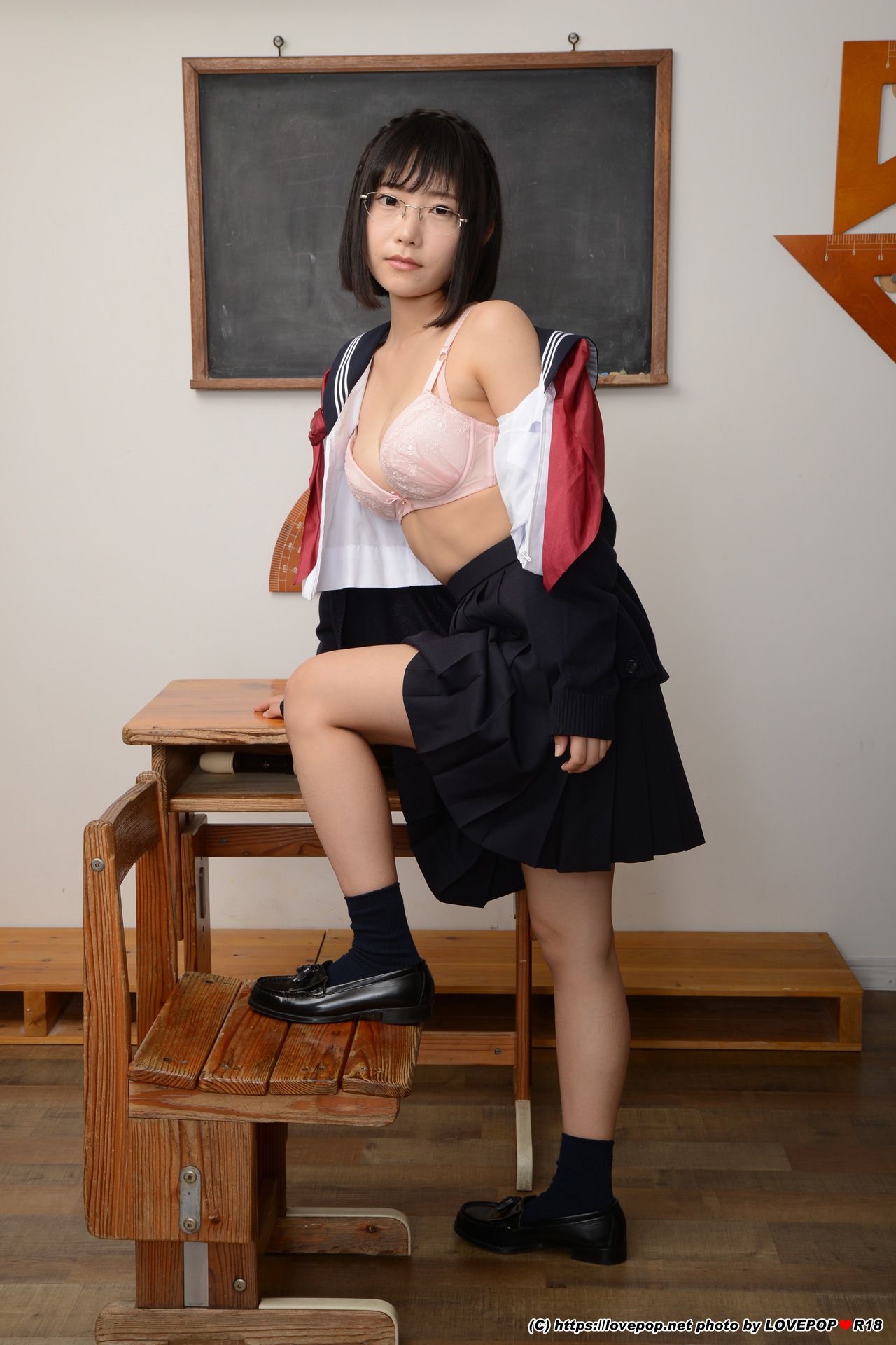 [LOVEPOP] Yui Shirasaka 白坂有以 Photoset 01