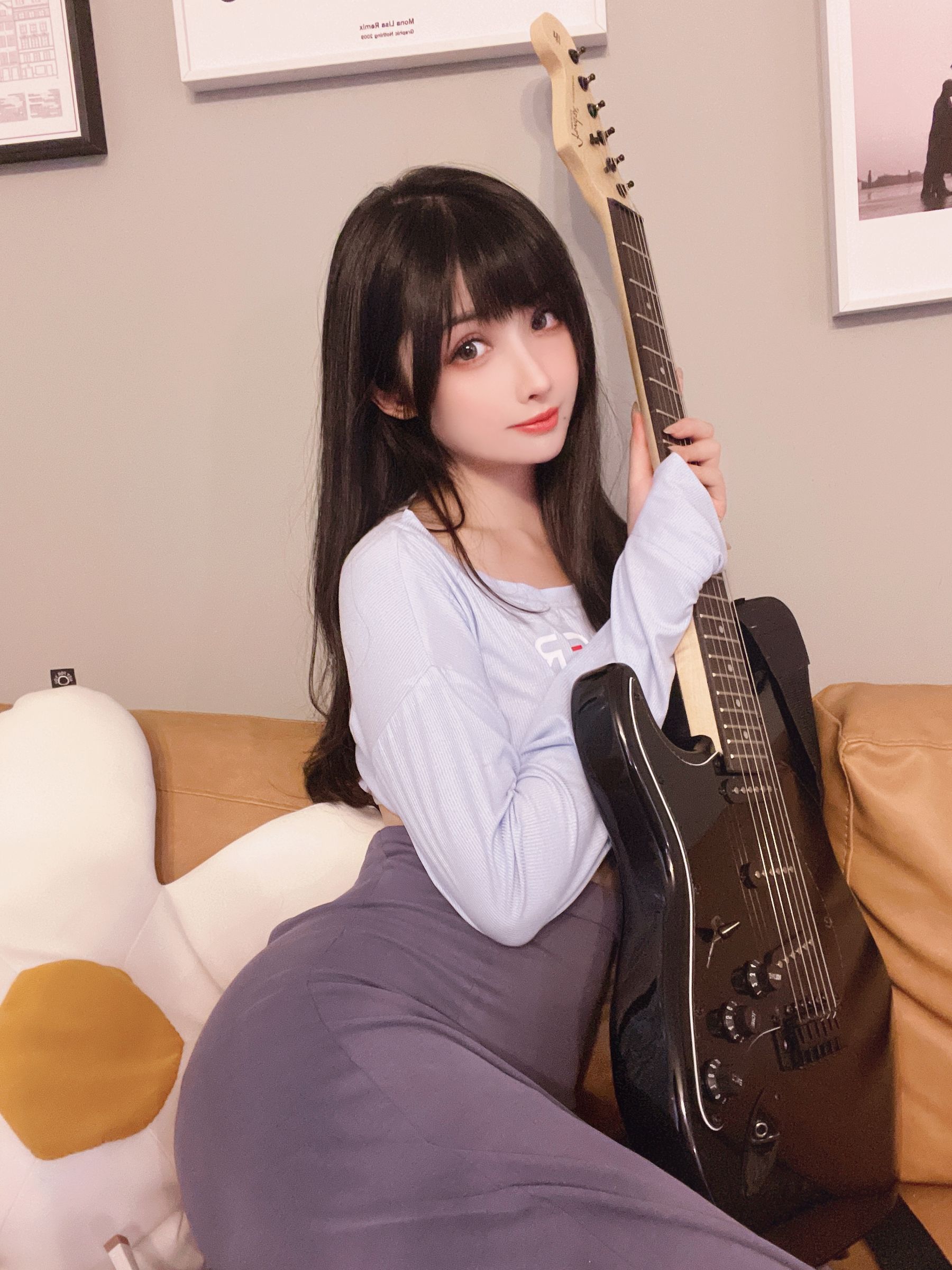 [网红COSER写真] COS福利rioko凉凉子 - 吉他妹妹系带裙