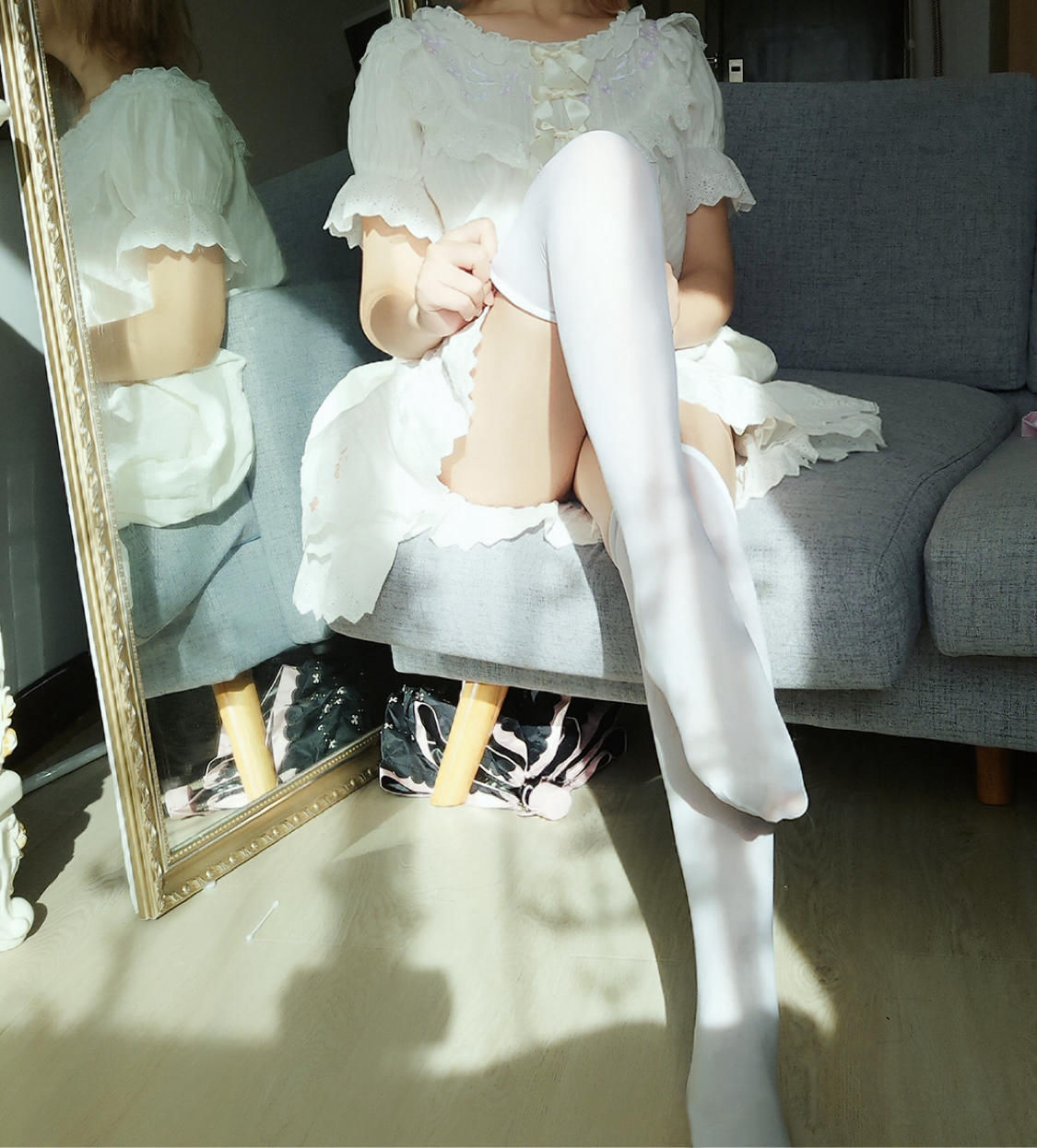[网红COSER写真] 次元少女念雪ww - 白色长筒过膝袜