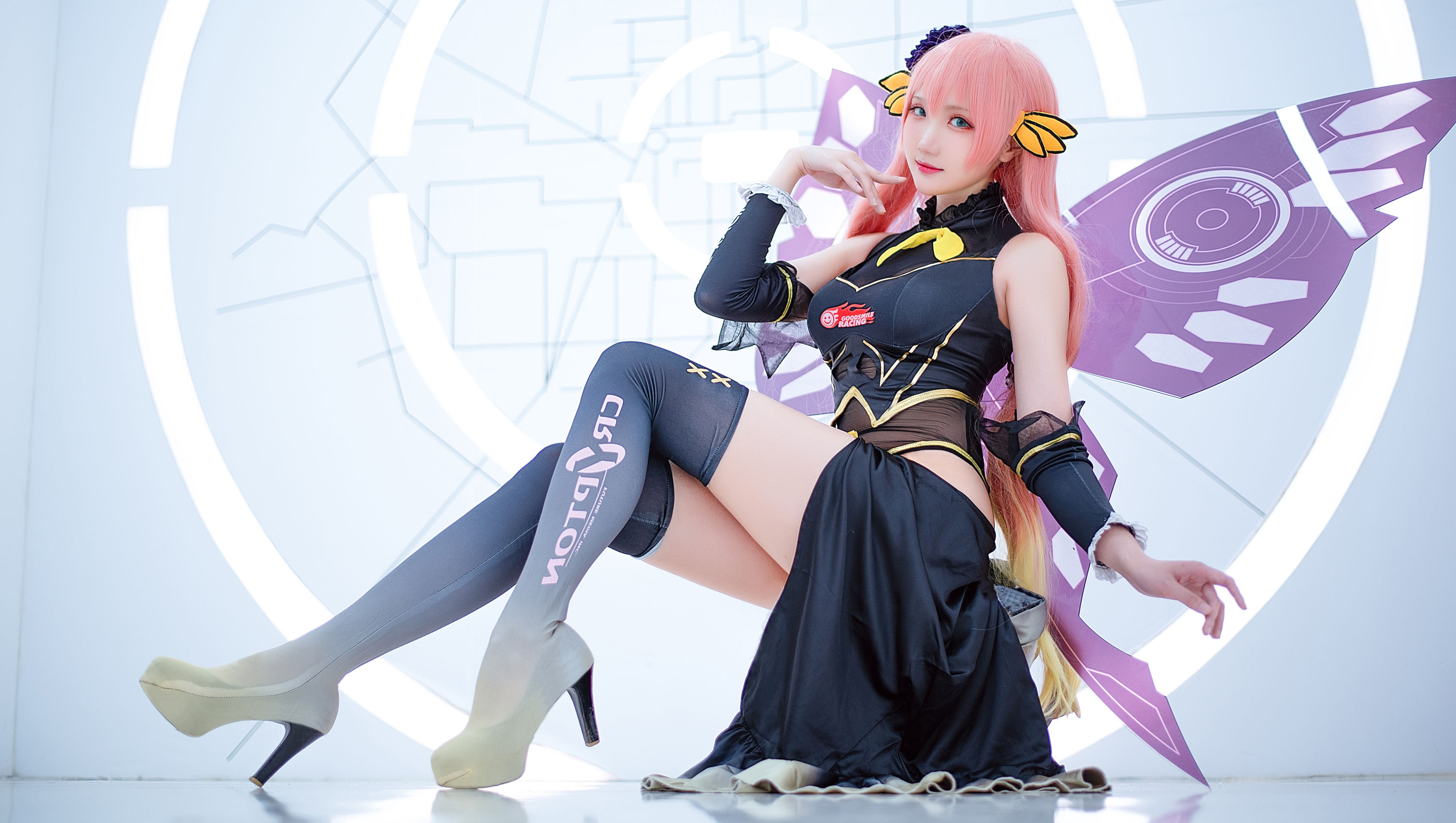 [Cosplay] Coser瓜希酱福利 - LUKA 赛车