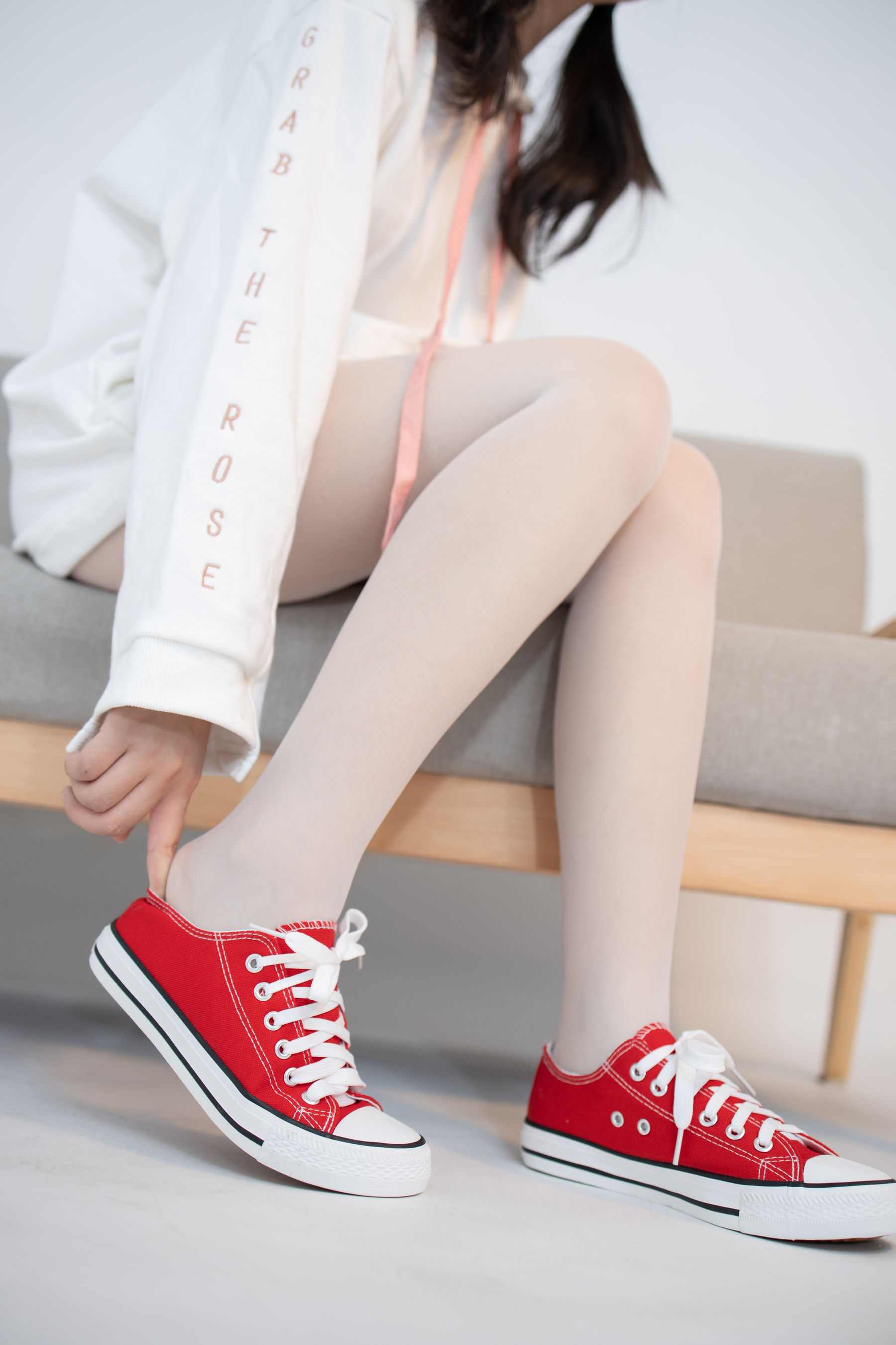 [森萝财团] JKFUN-056 小夜 红布鞋白丝 13D白丝