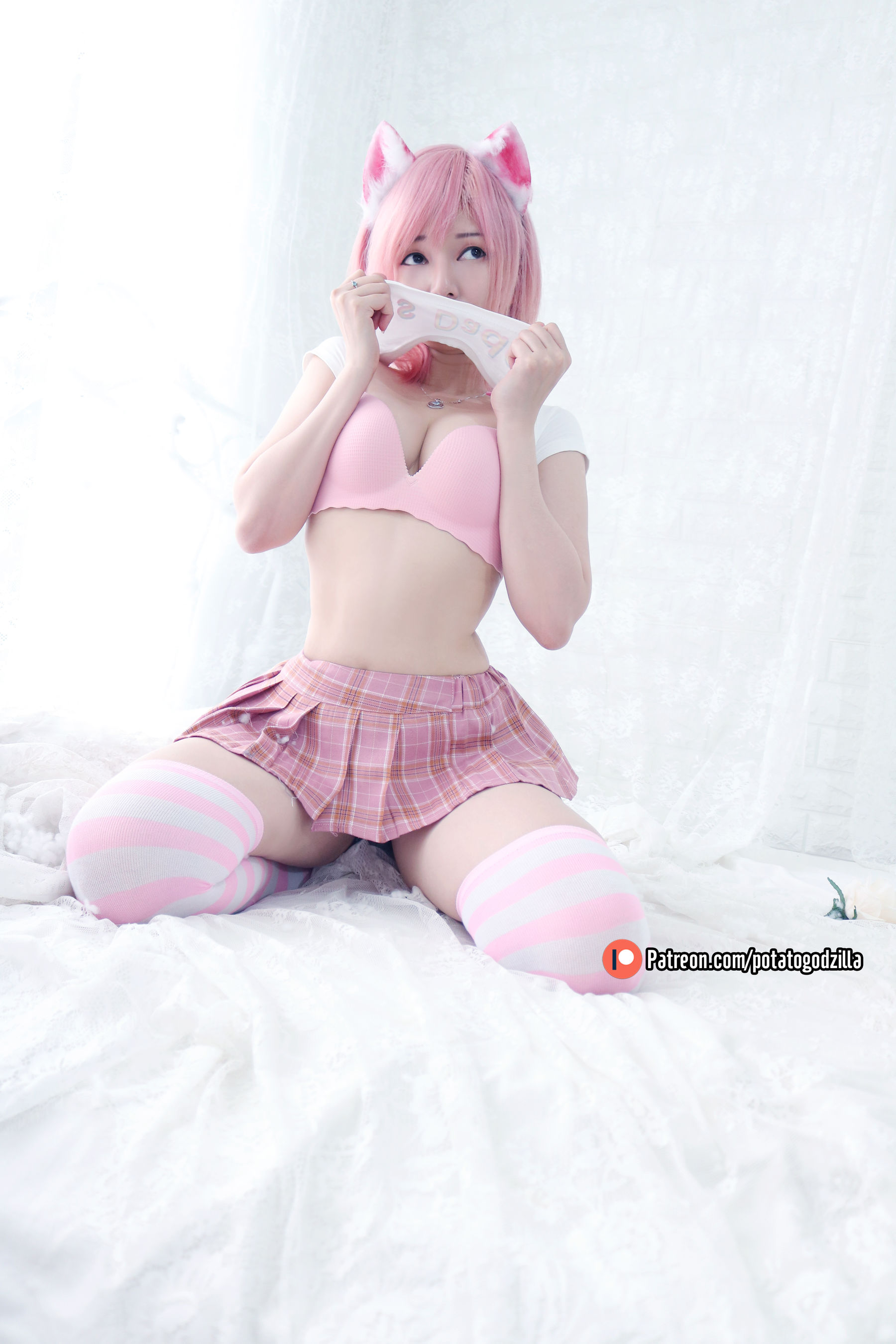 [网红COSER写真] Coser小姐姐Potato Godzilla - Pink Casual