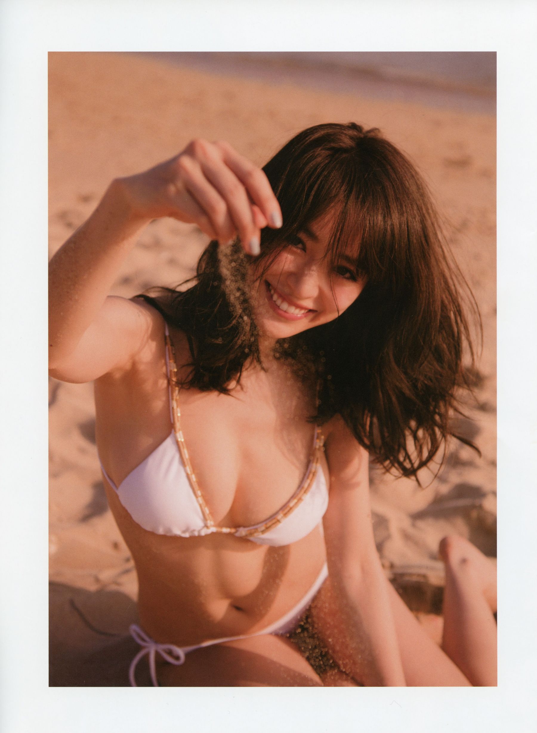 Rika Izumi 泉里香 1st Photobook「Rika!」