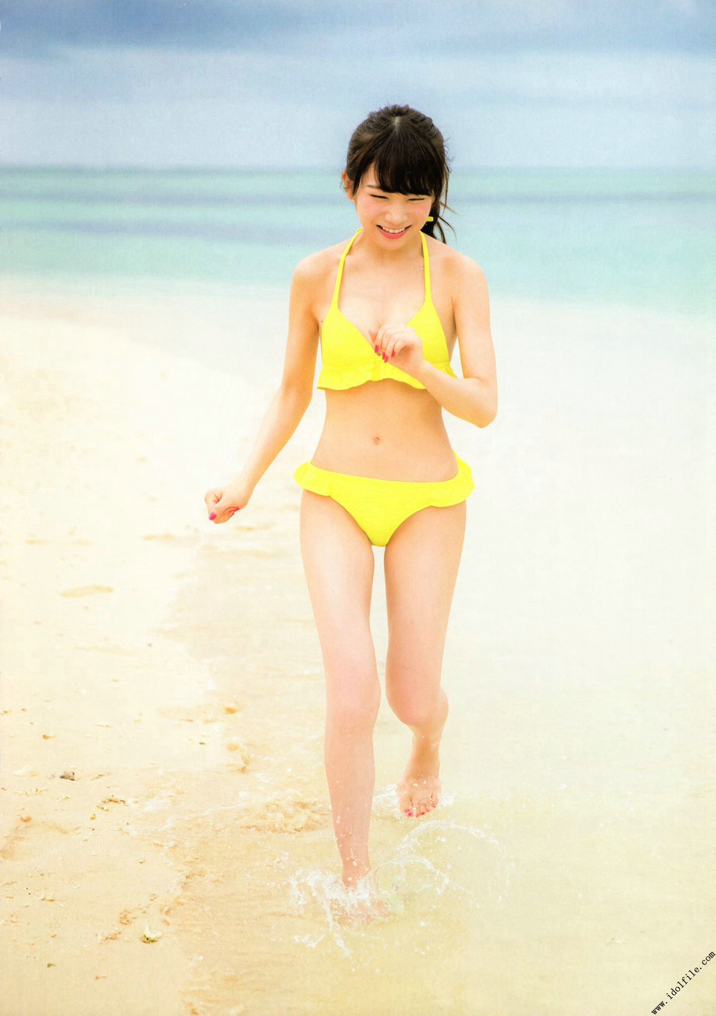 秋元真夏 1st《真夏の気圧配置》 [PhotoBook] 