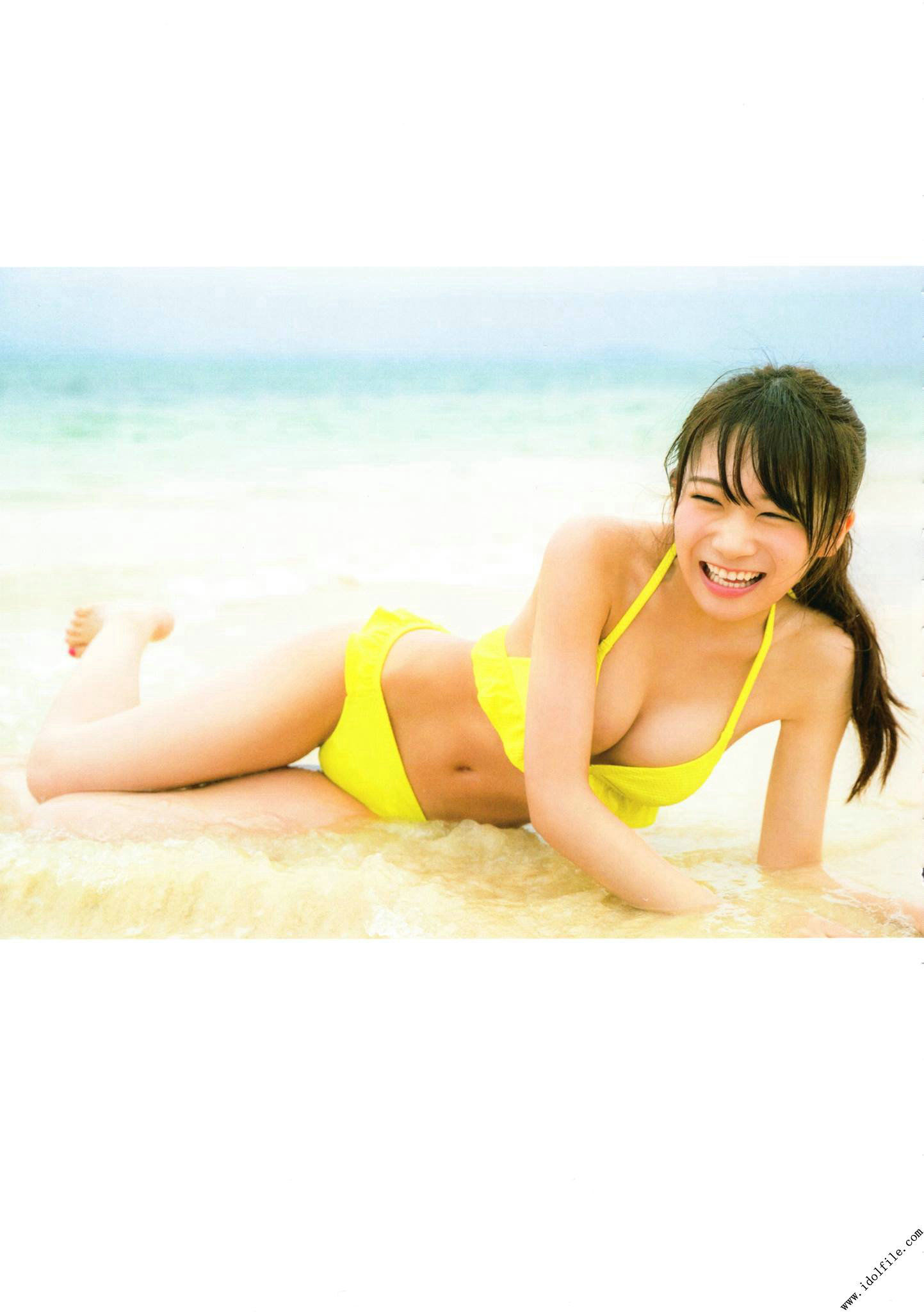 秋元真夏 1st《真夏の気圧配置》 [PhotoBook] 