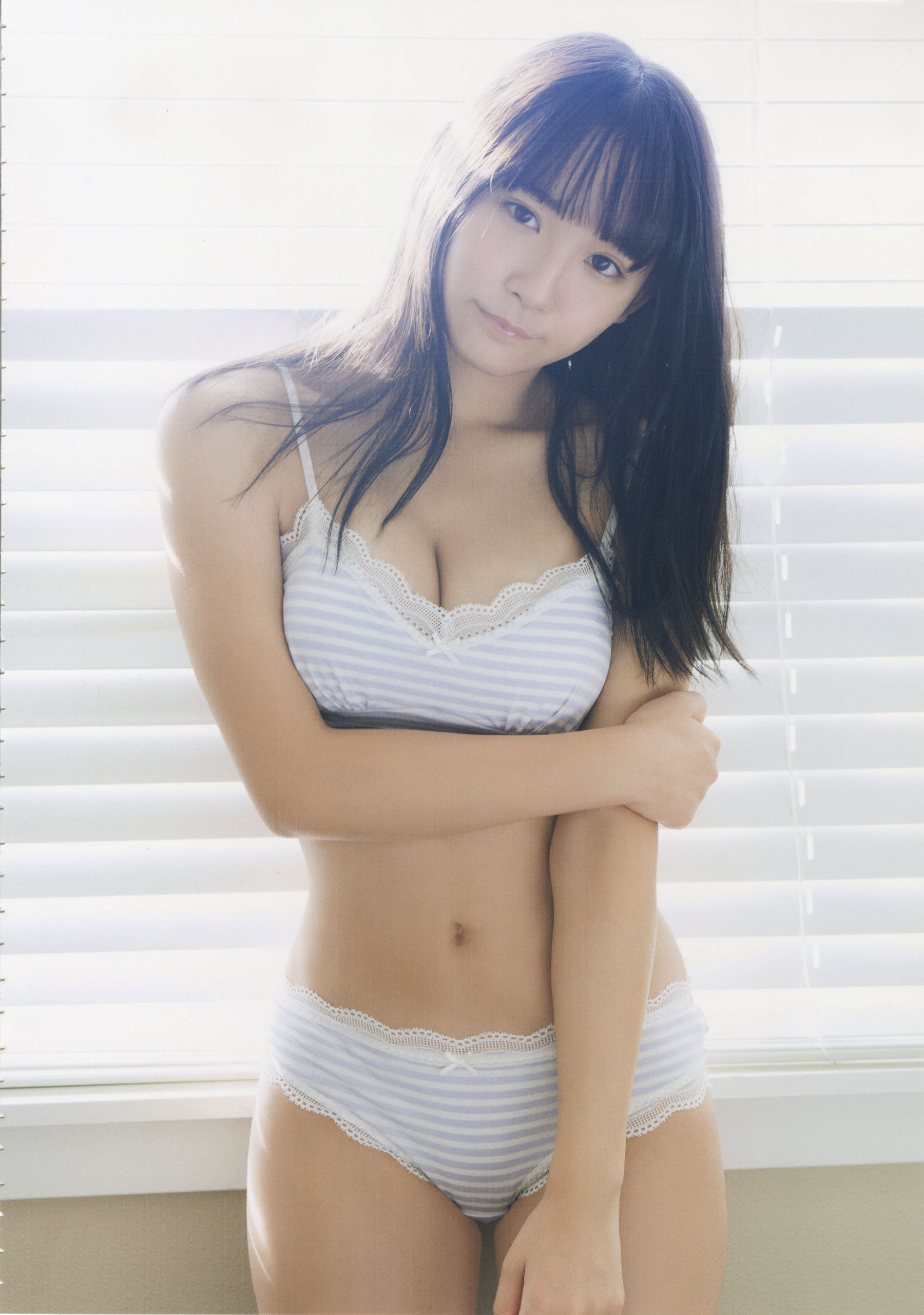 浅川梨奈 ファースト写真集 なないろ [HQ]