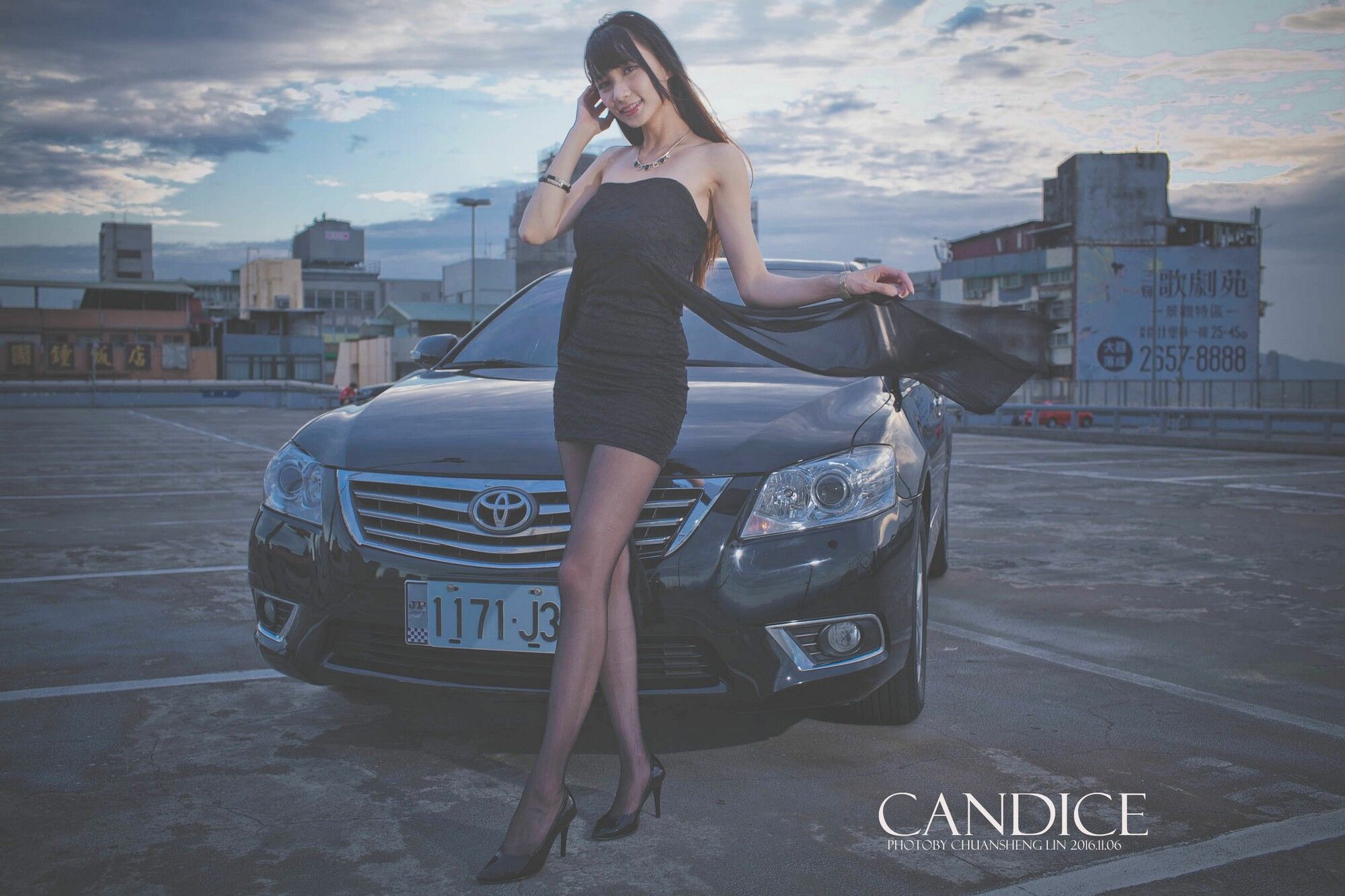 [台湾嫩模] 蔡译心Candice《车外拍》 