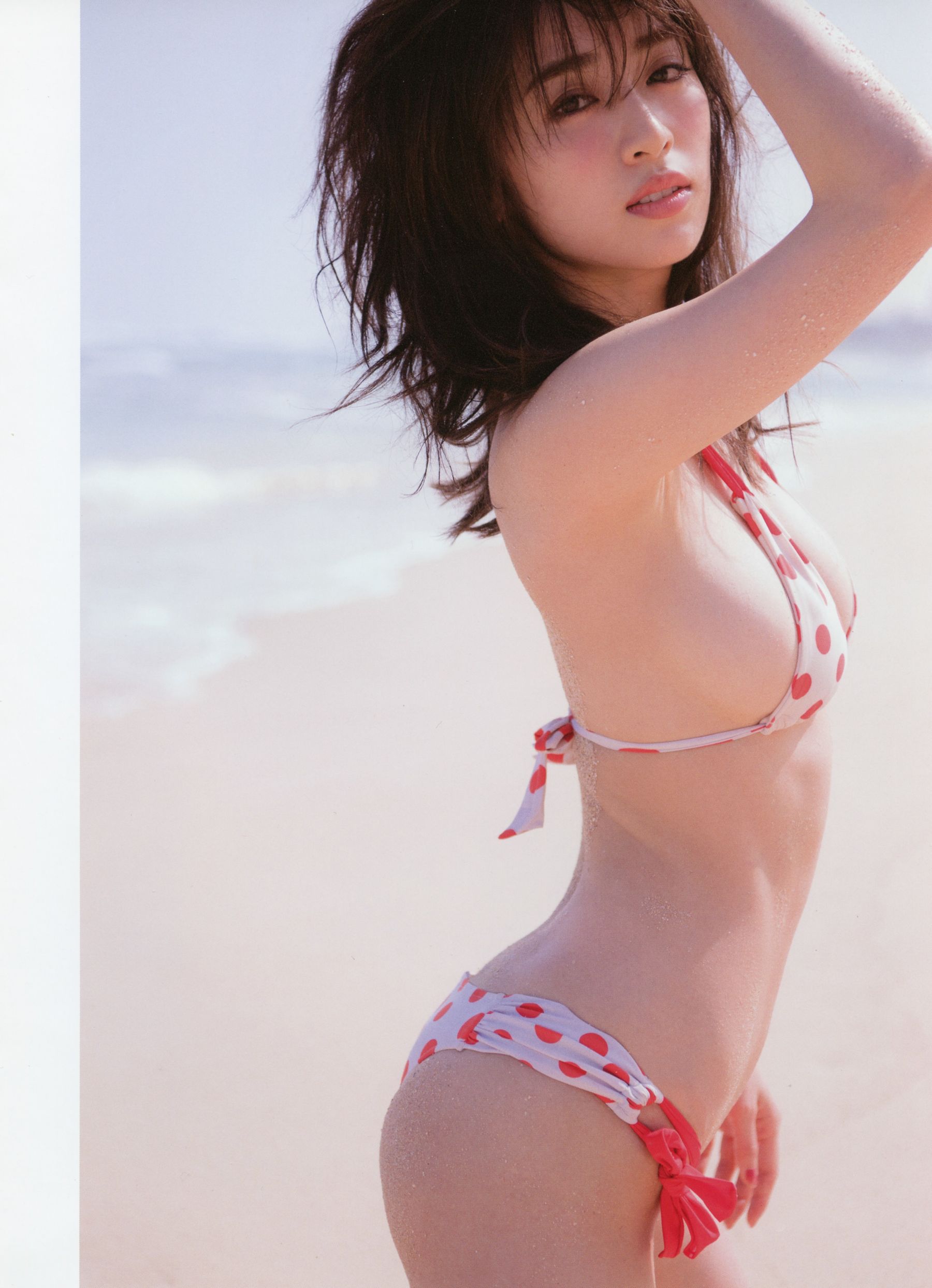 Rika Izumi 泉里香 1st Photobook「Rika!」