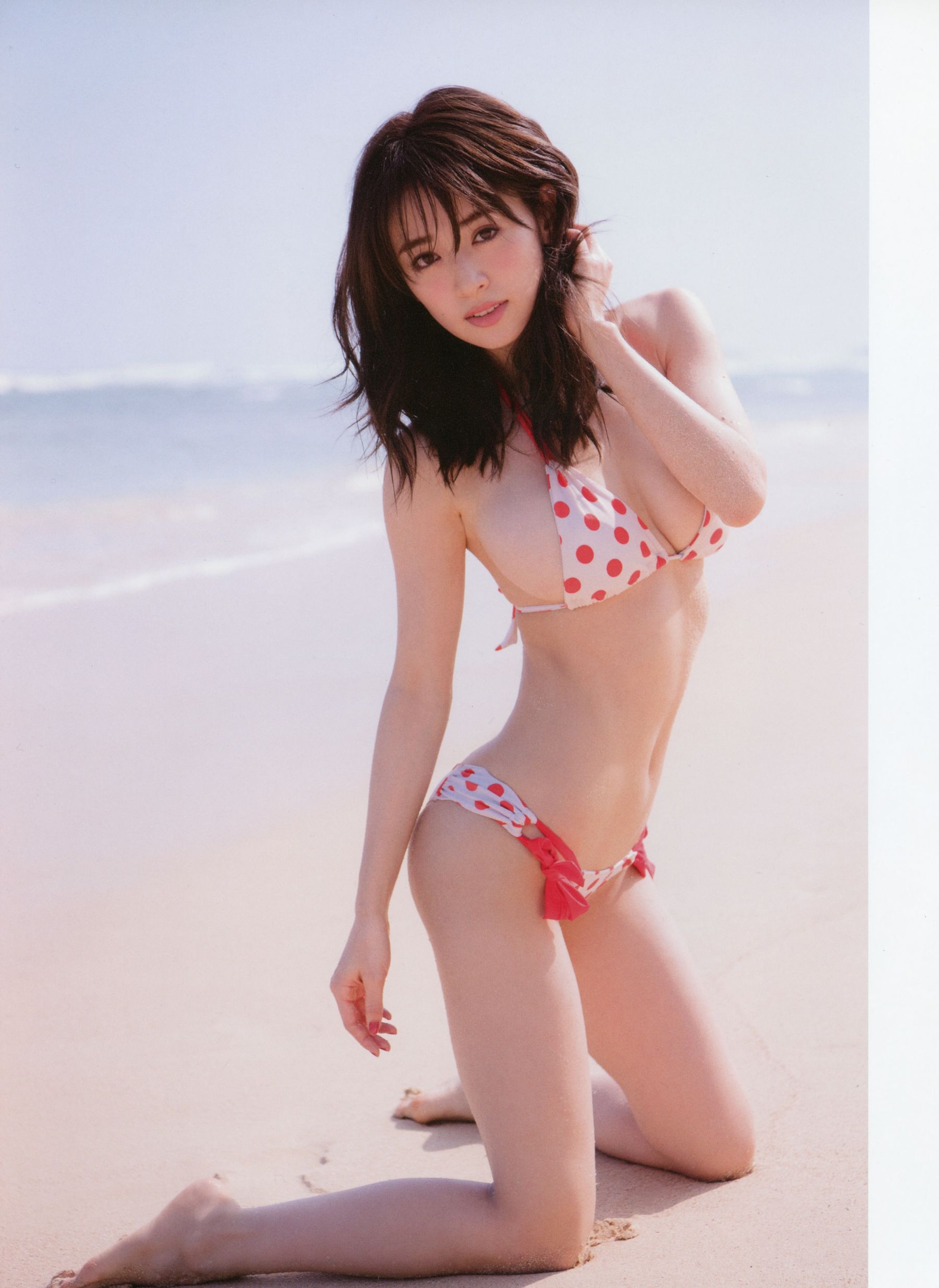 Rika Izumi 泉里香 1st Photobook「Rika!」