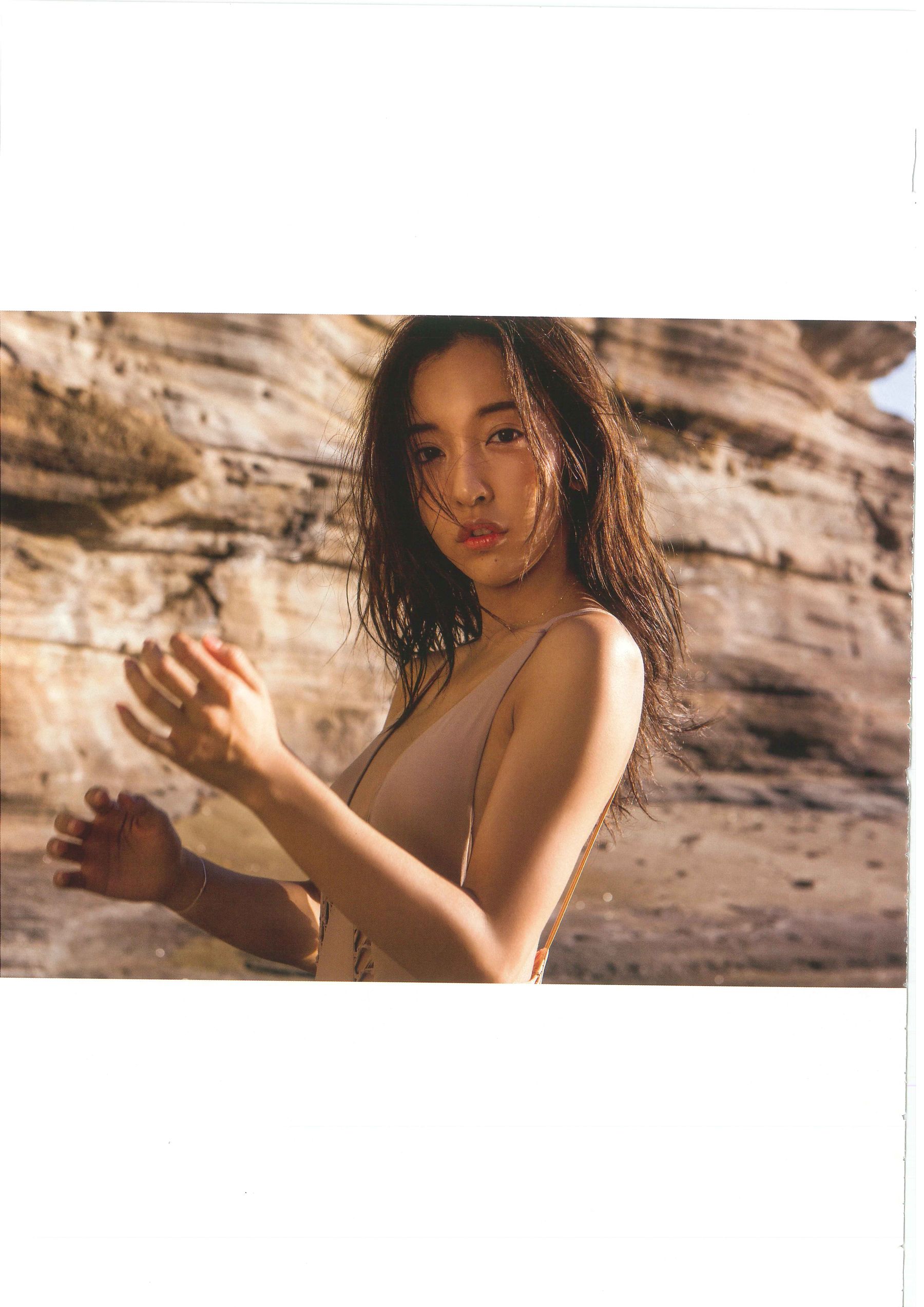 板野友美《release》 [PhotoBook] 