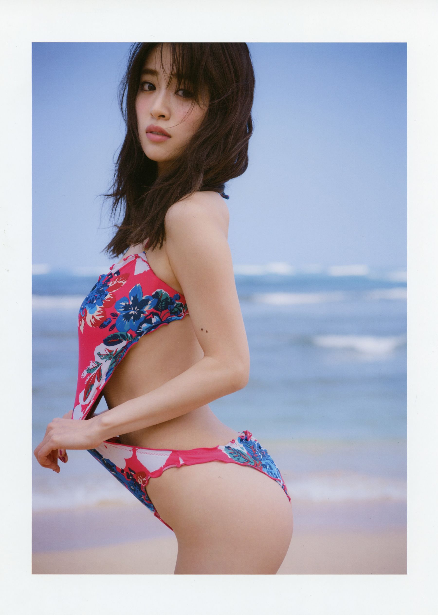 Rika Izumi 泉里香 1st Photobook「Rika!」