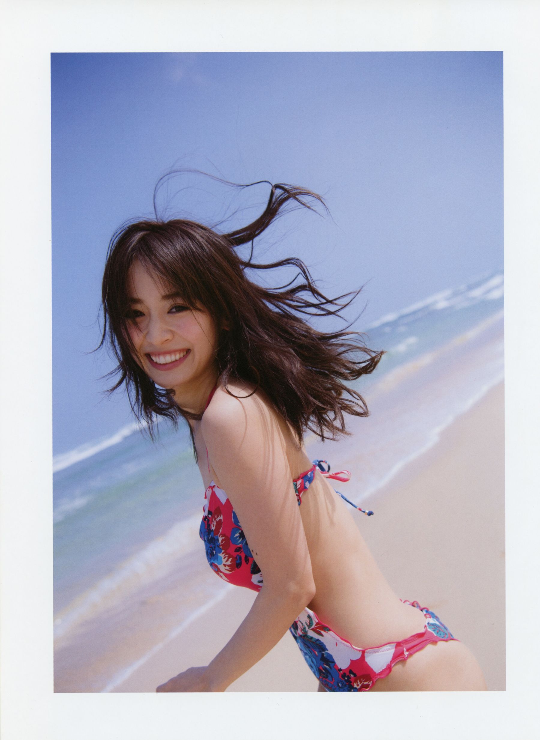 Rika Izumi 泉里香 1st Photobook「Rika!」