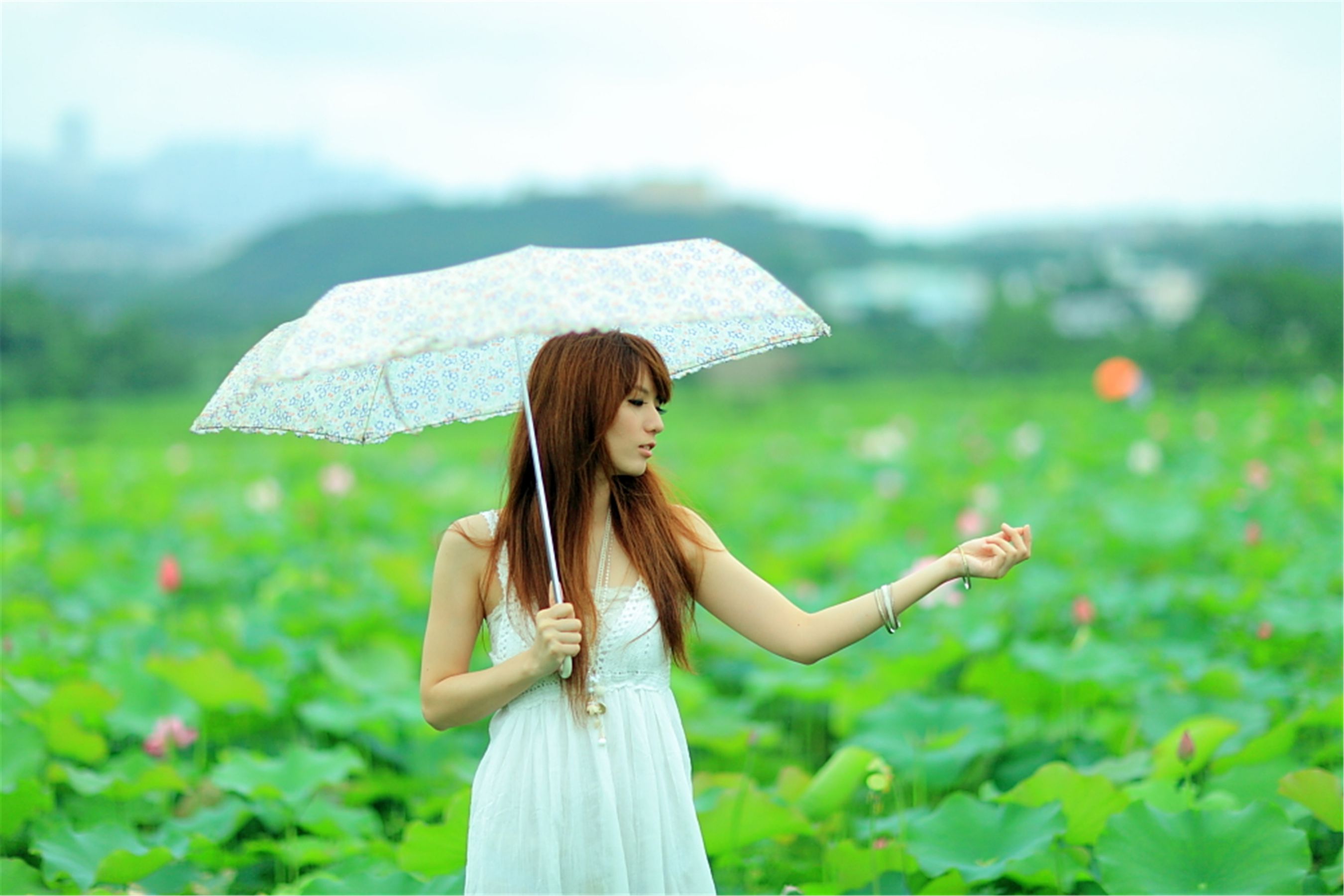 台湾正妹小静《农场初夏田园风光》唯美白裙系列 