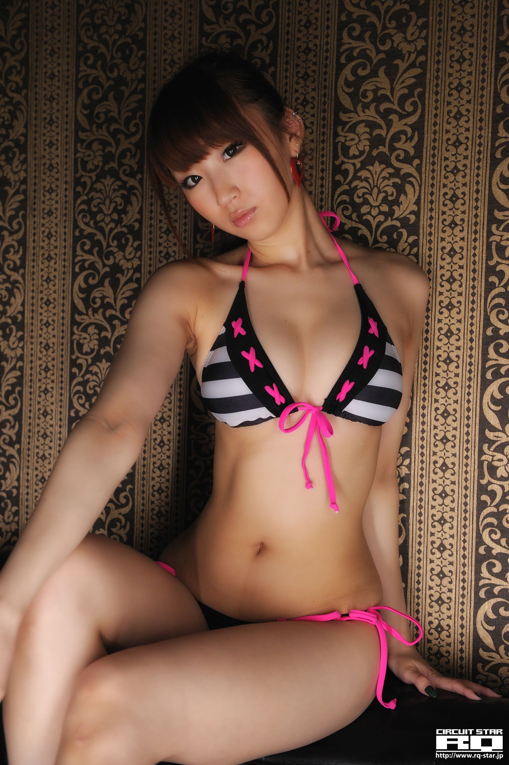 [RQ-STAR] NO.00572 Kana Arai 荒井嘉奈 Swim Suits 写真集