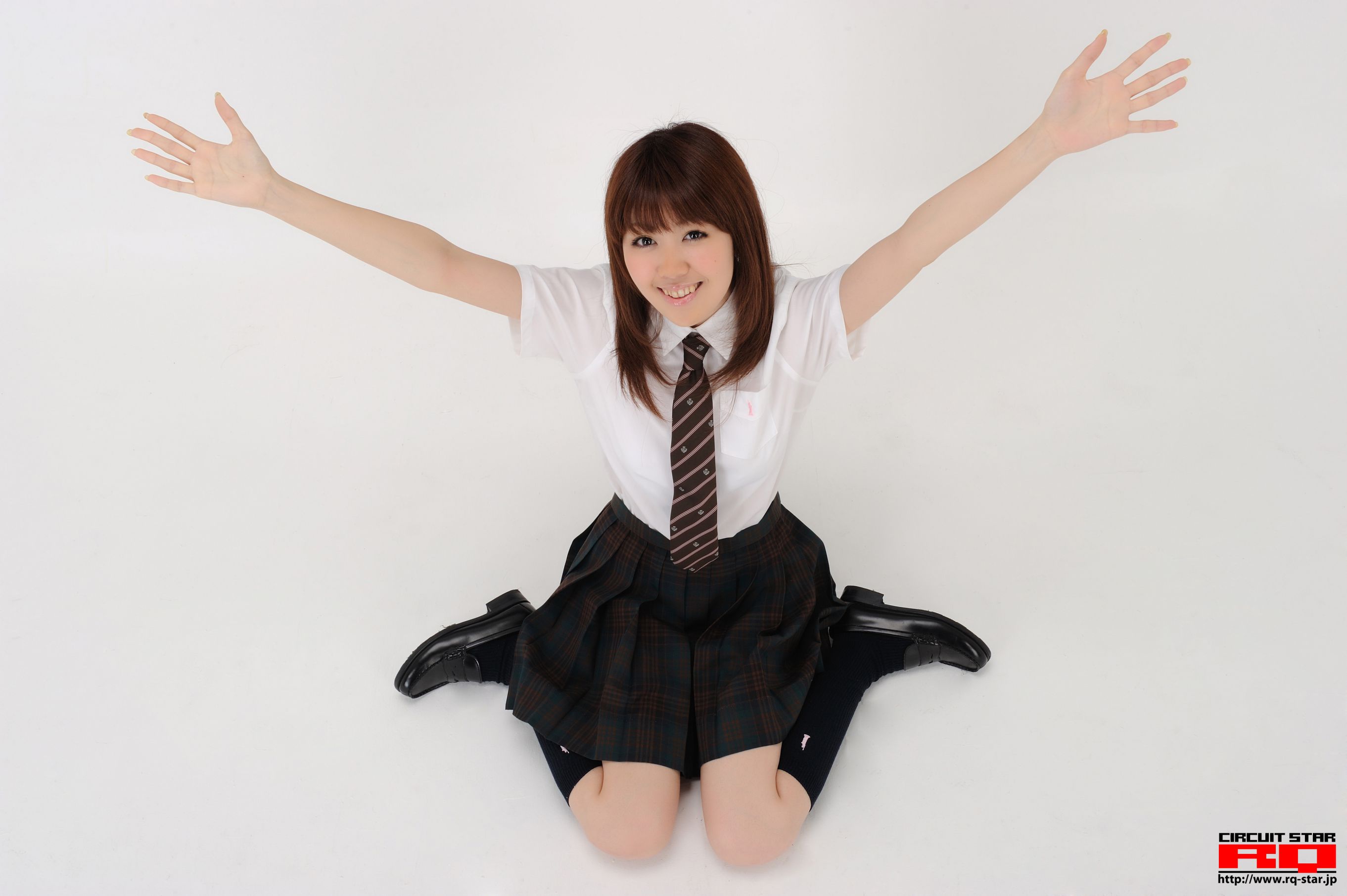 [RQ-STAR] NO.00378 生田晴香 School Girl 写真集