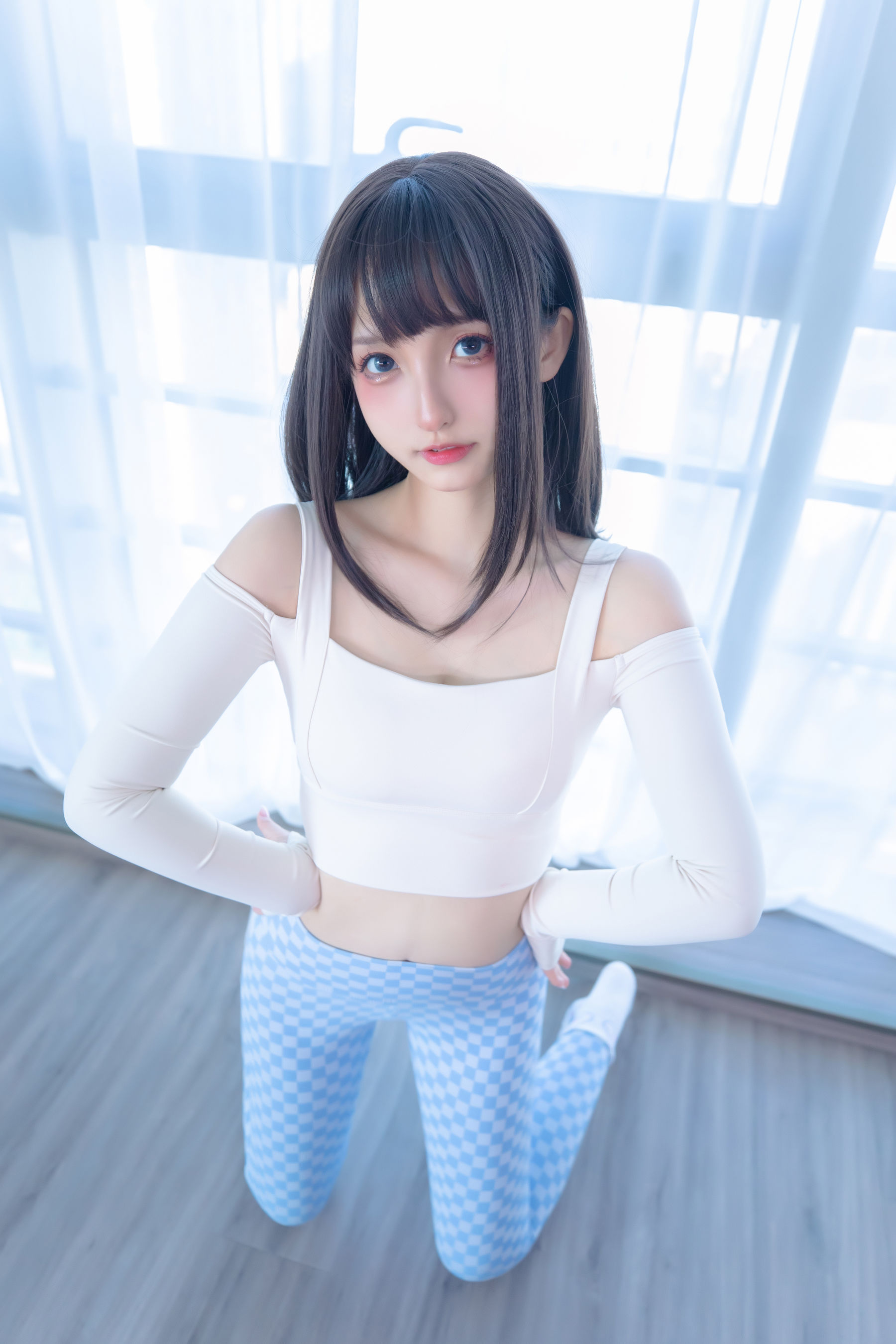  [福利COS] 萝莉神楽板真冬 - 蓝白格