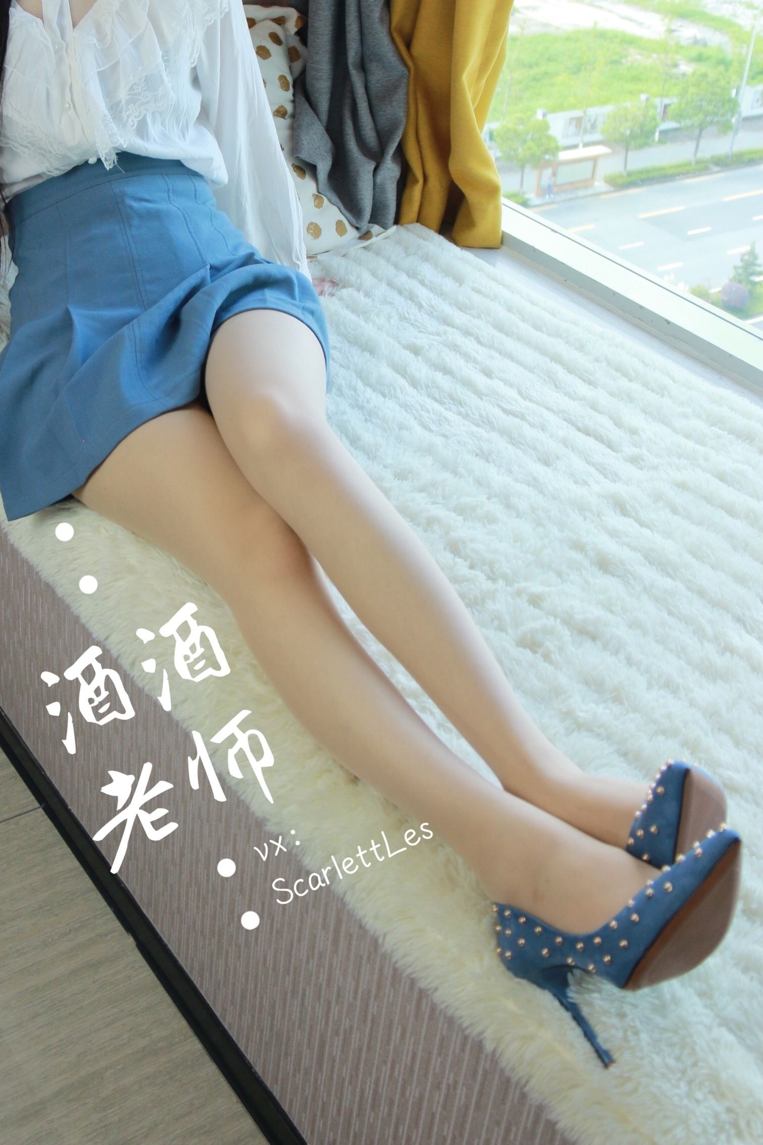 [网红COS] 酒酒老师 - 蓝色短裙白丝少女风