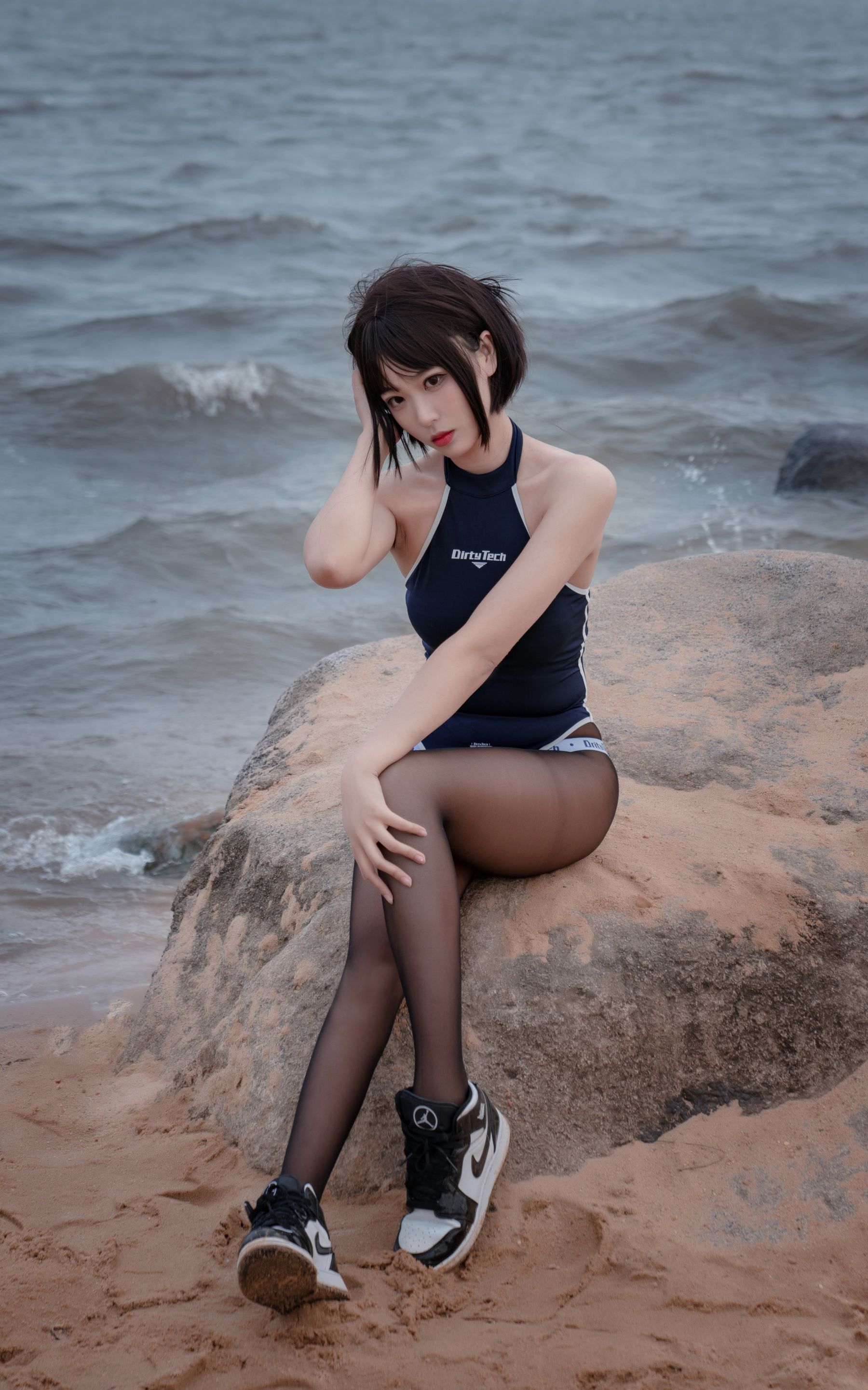 [福利COS] 轩萧学姐 - 沙滩竞泳